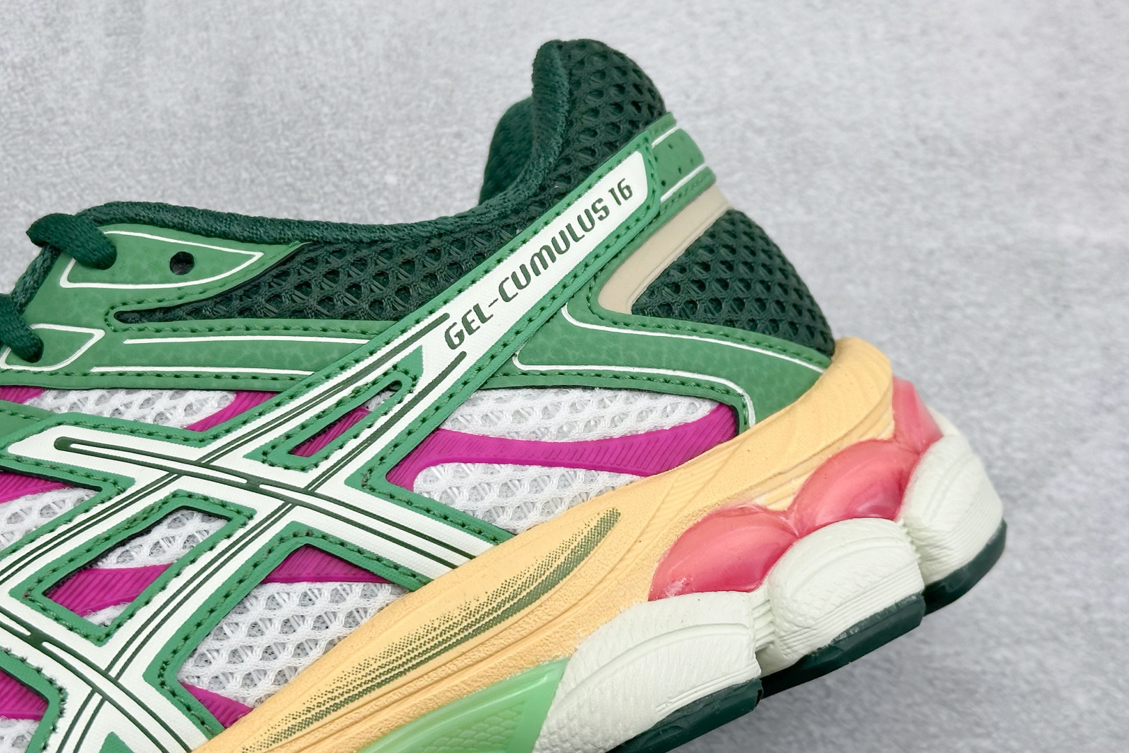 210 Asics Gel-Cumulus 16 亚瑟士复古透气休闲缓震耐磨跑步鞋 1203A763-100