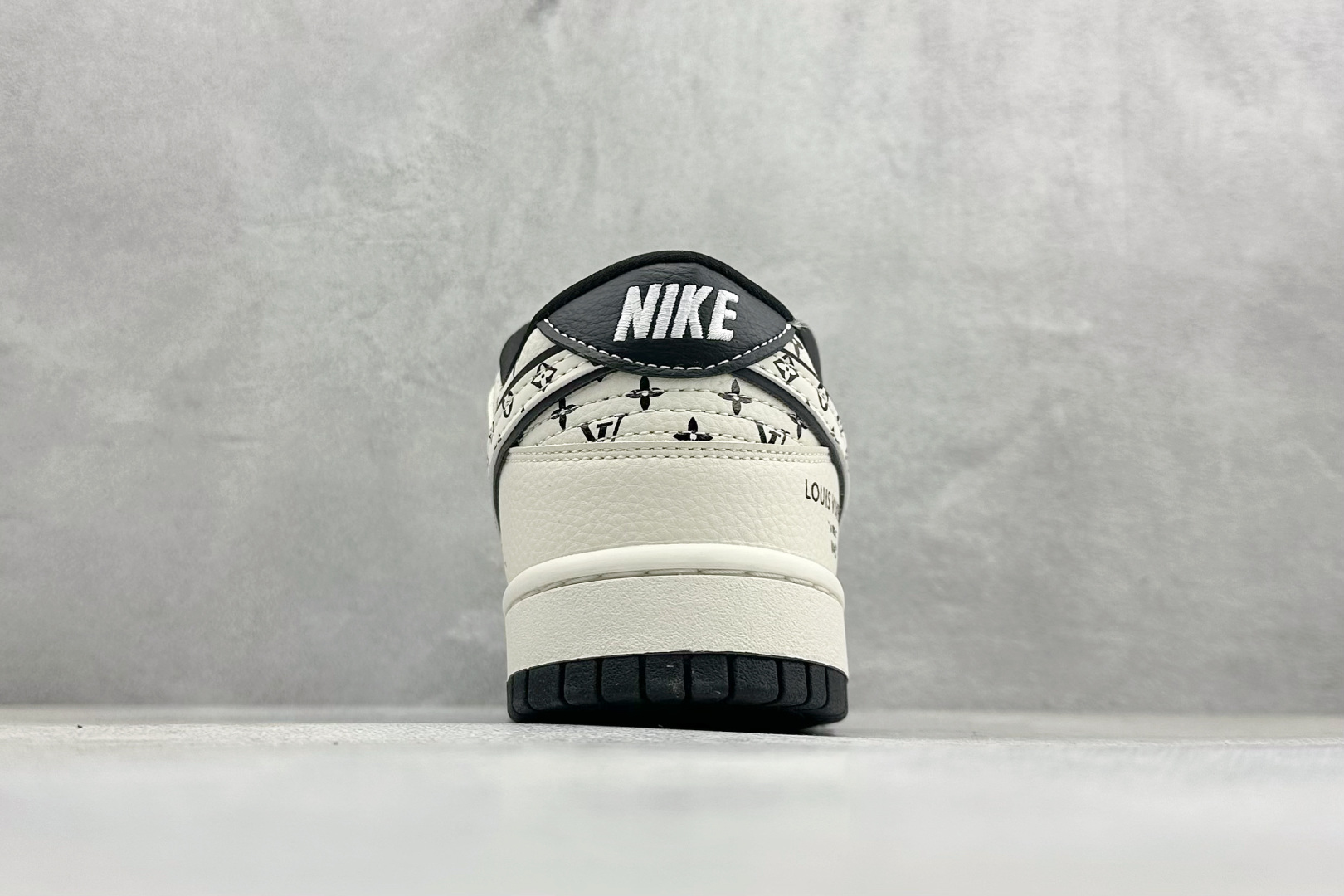 280 Nike SB Dunk Low“ LV联名—米黑印花” 周年高端定制 低帮休闲板鞋 MN1688-101