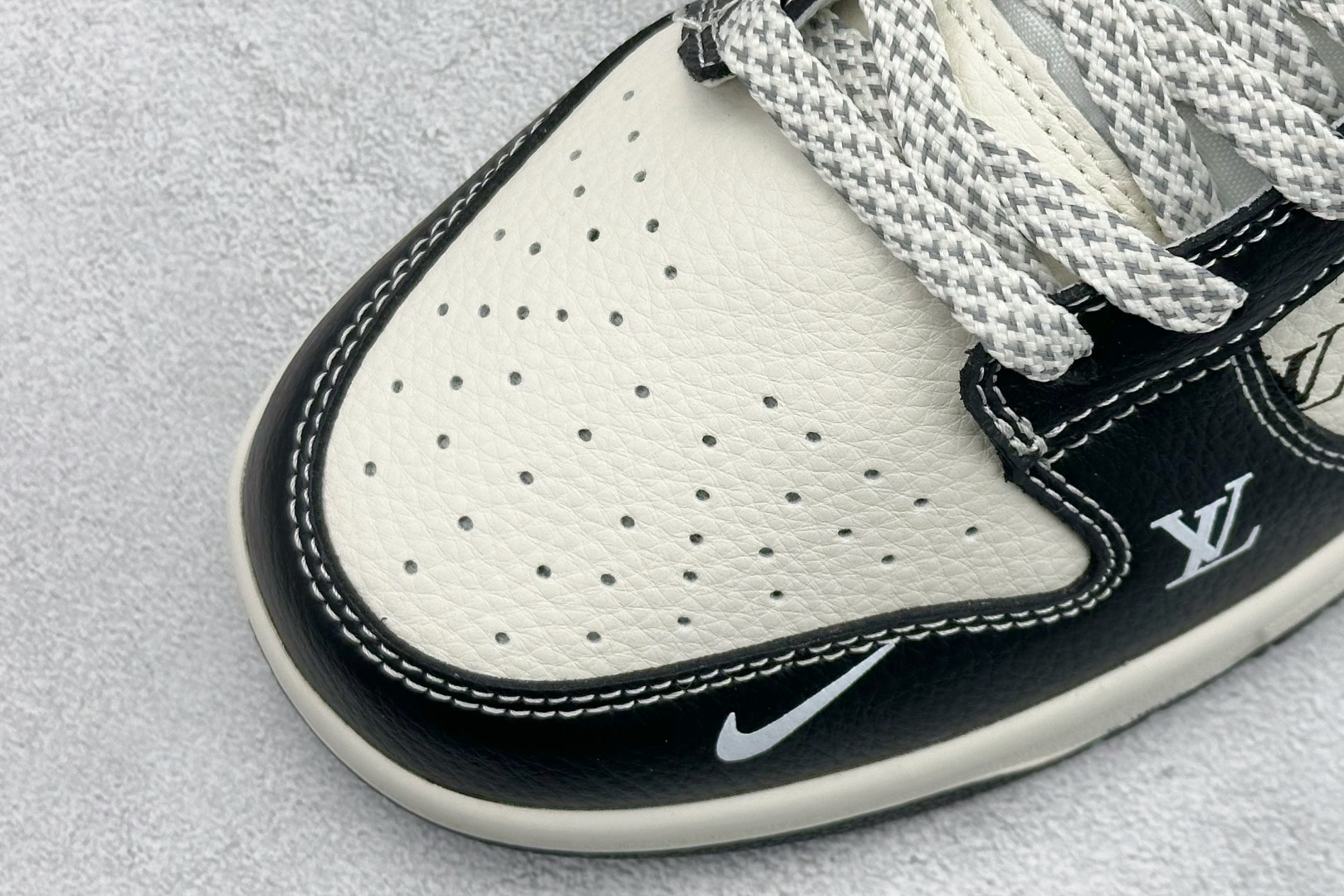 280 Nike SB Dunk Low“ LV联名—米黑印花” 周年高端定制 低帮休闲板鞋 MN1688-101