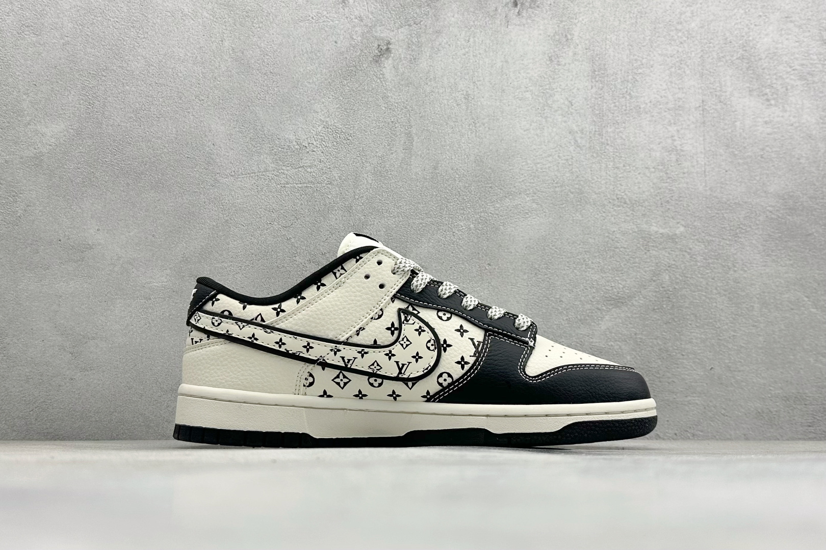 280 Nike SB Dunk Low“ LV联名—米黑印花” 周年高端定制 低帮休闲板鞋 MN1688-101
