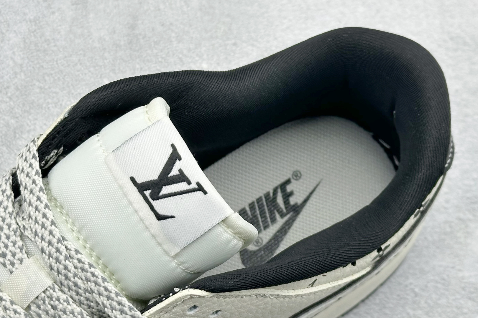 280 Nike SB Dunk Low“ LV联名—米黑印花” 周年高端定制 低帮休闲板鞋 MN1688-101