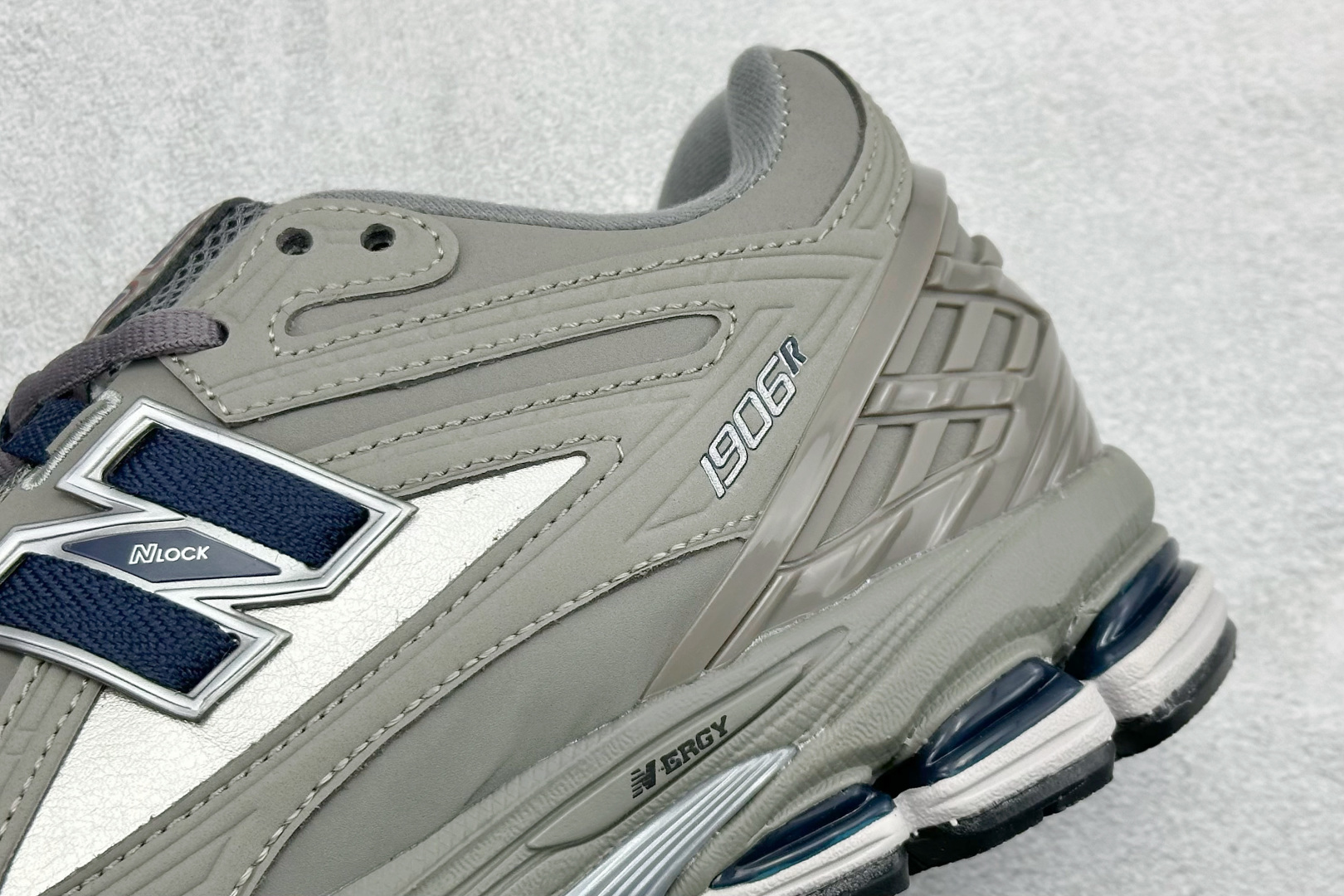 200 GS版New Balance M1906系列复古单品宝藏老爹鞋 M1906RB