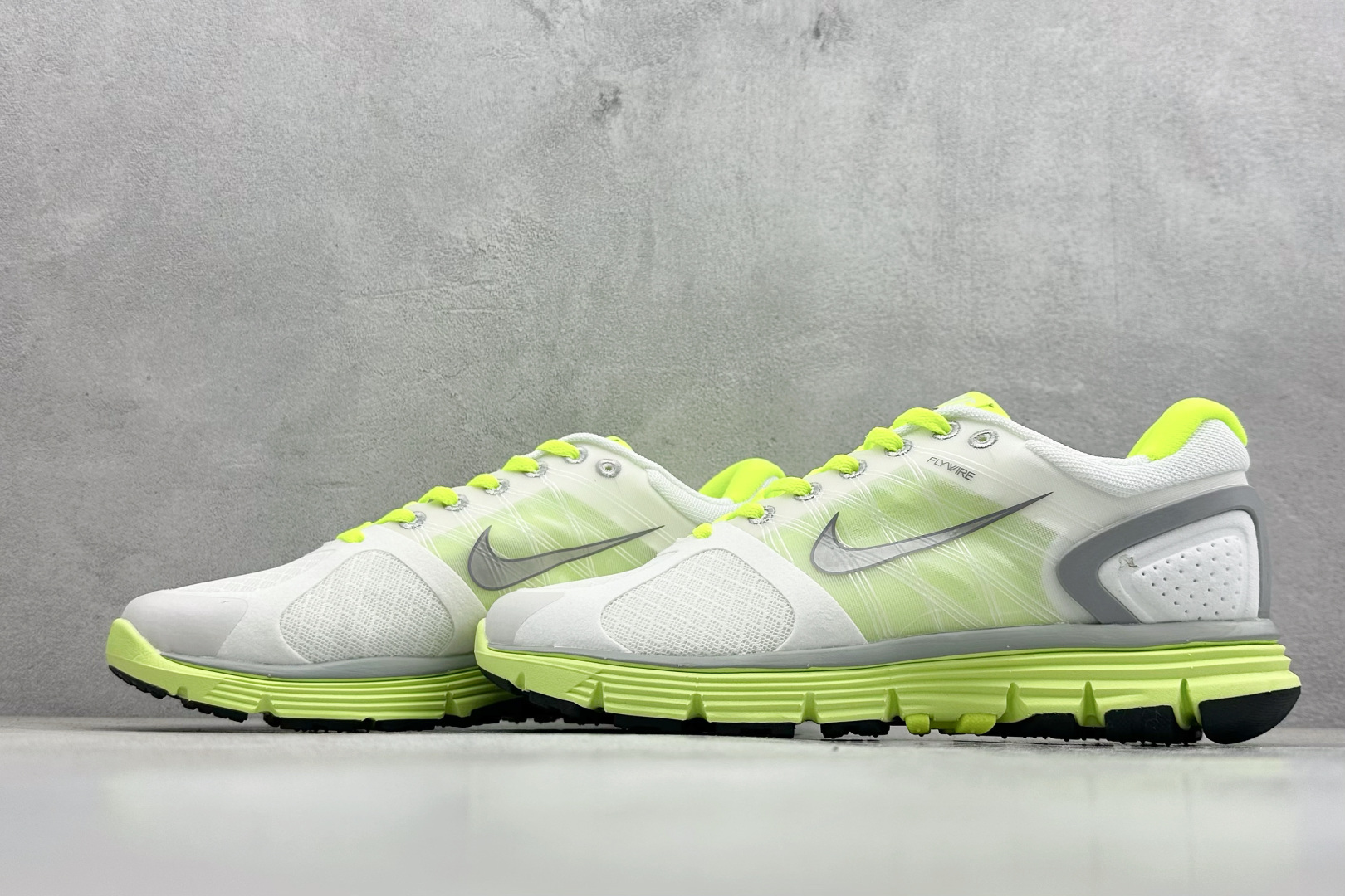 200 NIKE LUNARGLIDE+2 耐克简约舒适防滑耐磨经典低帮跑鞋 407647-100-Chinese UA Cheap High Quatity Brand Clothes Bags handbags Sneakers wholesale wholesaler seller from China Factory suppliers Fashion Clothing Shoes best Quality Beautiful Price 200 NIKE LUNARGLIDE+2 耐克简约舒适防滑耐磨经典低帮跑鞋 407647-100