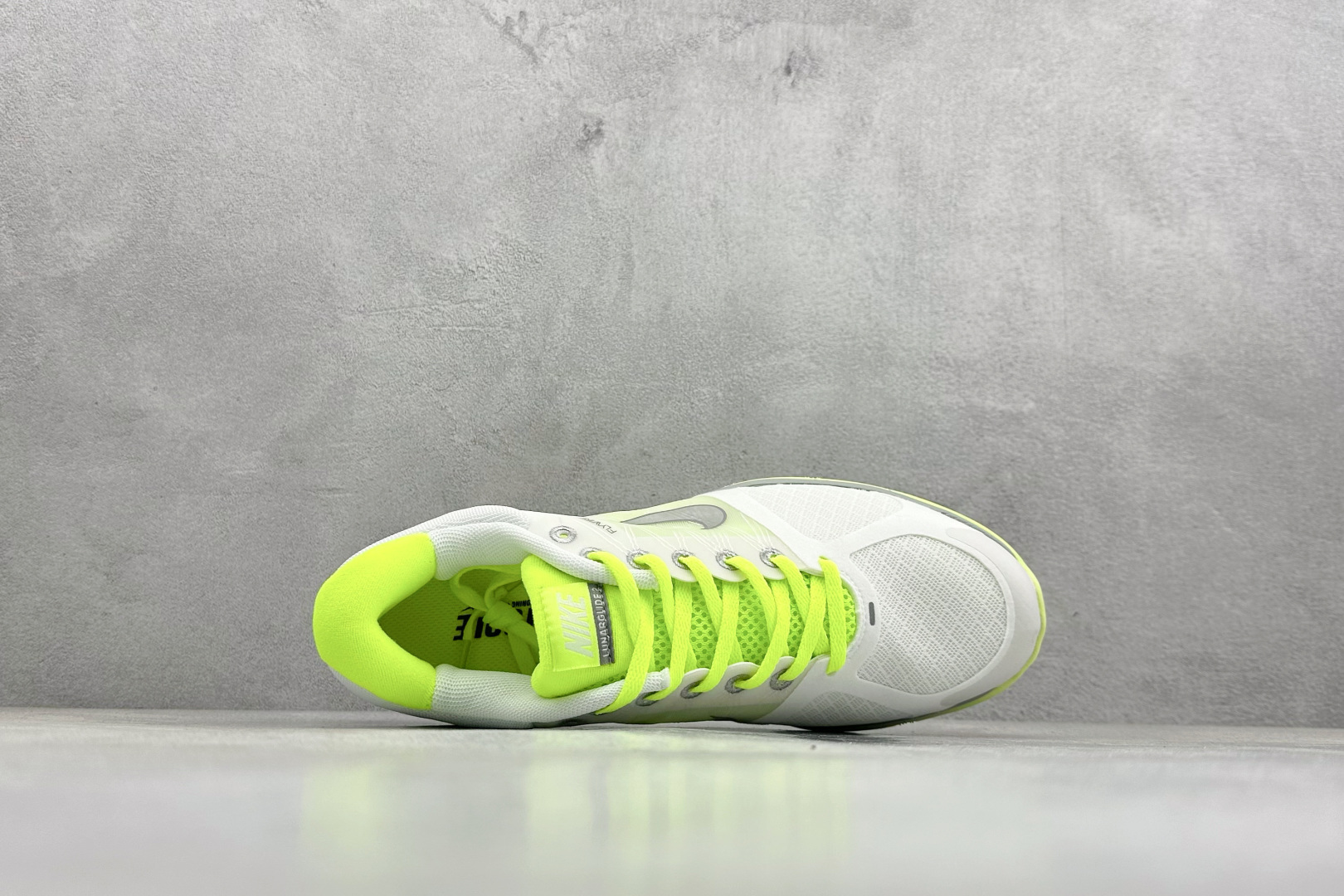 200 NIKE LUNARGLIDE+2 耐克简约舒适防滑耐磨经典低帮跑鞋 407647-100-Chinese UA Cheap High Quatity Brand Clothes Bags handbags Sneakers wholesale wholesaler seller from China Factory suppliers Fashion Clothing Shoes best Quality Beautiful Price 200 NIKE LUNARGLIDE+2 耐克简约舒适防滑耐磨经典低帮跑鞋 407647-100