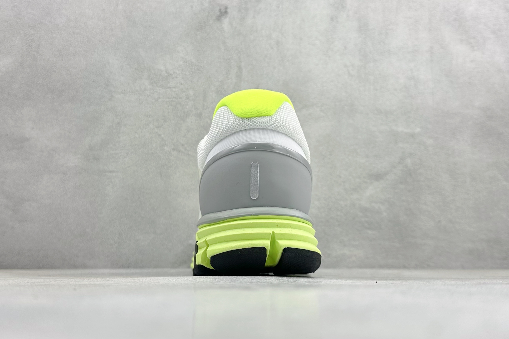 200 NIKE LUNARGLIDE+2 耐克简约舒适防滑耐磨经典低帮跑鞋 407647-100-Chinese UA Cheap High Quatity Brand Clothes Bags handbags Sneakers wholesale wholesaler seller from China Factory suppliers Fashion Clothing Shoes best Quality Beautiful Price 200 NIKE LUNARGLIDE+2 耐克简约舒适防滑耐磨经典低帮跑鞋 407647-100