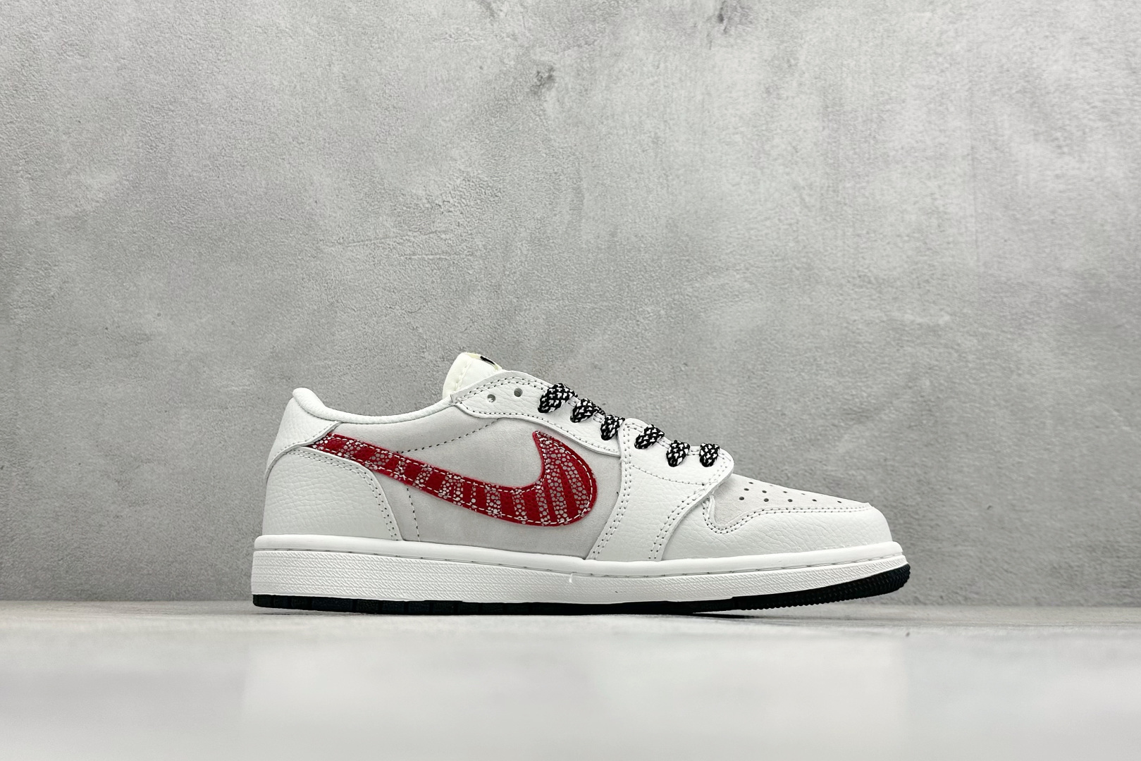 280 XC版Air Jordan Low AJ1 乔1马年限定款 高端定制 倒钩低帮复古篮球鞋 DZ5899-044-Chinese UA Cheap High Quatity Brand Clothes Bags handbags Sneakers wholesale wholesaler seller from China Factory suppliers Fashion Clothing Shoes best Quality Beautiful Price 280 XC版Air Jordan Low AJ1 乔1马年限定款 高端定制 倒钩低帮复古篮球鞋 DZ5899-044
