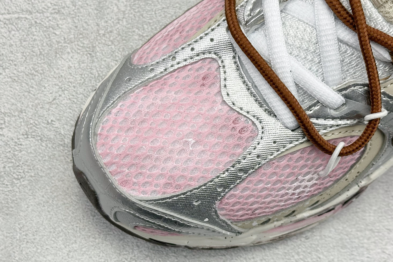 300 Nike V5 RNR 复古做旧 解构绑带 舒适百搭防滑耐磨 低帮跑步鞋 HQ7901-102-Chinese UA Cheap High Quatity Brand Clothes Bags handbags Sneakers wholesale wholesaler seller from China Factory suppliers Fashion Clothing Shoes best Quality Beautiful Price 300 Nike V5 RNR 复古做旧 解构绑带 舒适百搭防滑耐磨 低帮跑步鞋 HQ7901-102