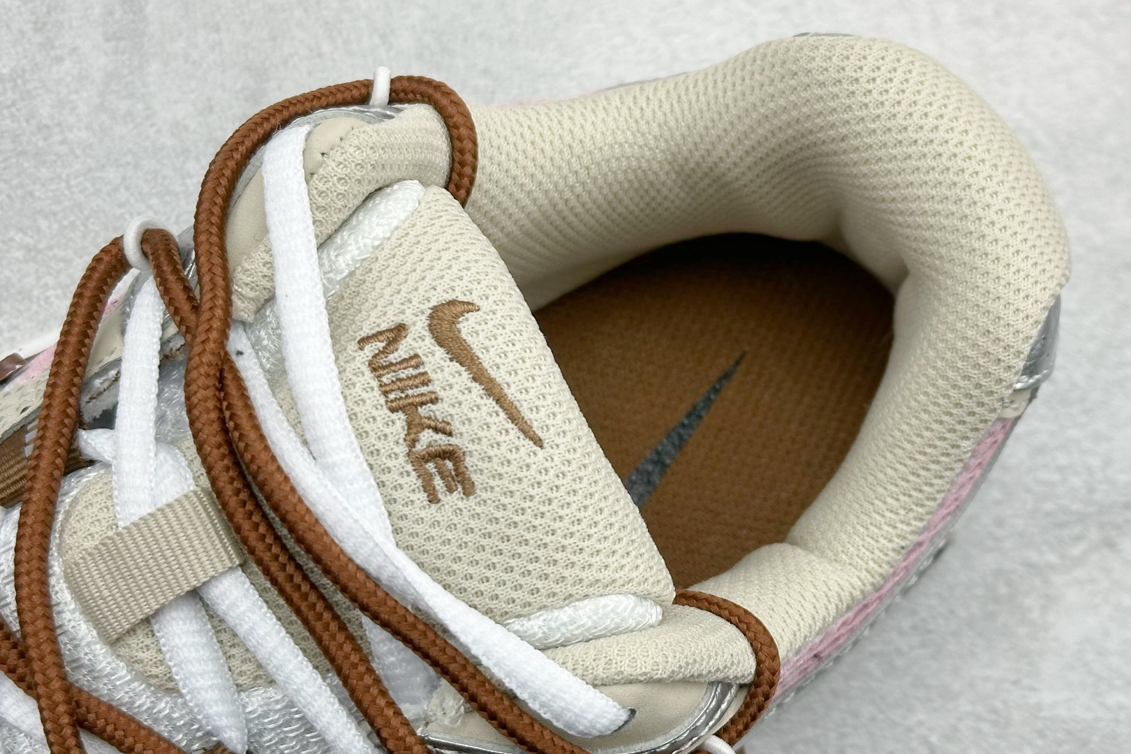 300 Nike V5 RNR 复古做旧 解构绑带 舒适百搭防滑耐磨 低帮跑步鞋 HQ7901-102-Chinese UA Cheap High Quatity Brand Clothes Bags handbags Sneakers wholesale wholesaler seller from China Factory suppliers Fashion Clothing Shoes best Quality Beautiful Price 300 Nike V5 RNR 复古做旧 解构绑带 舒适百搭防滑耐磨 低帮跑步鞋 HQ7901-102