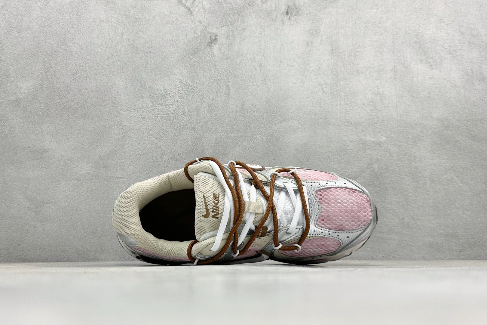 300 Nike V5 RNR 复古做旧 解构绑带 舒适百搭防滑耐磨 低帮跑步鞋 HQ7901-102-Chinese UA Cheap High Quatity Brand Clothes Bags handbags Sneakers wholesale wholesaler seller from China Factory suppliers Fashion Clothing Shoes best Quality Beautiful Price 300 Nike V5 RNR 复古做旧 解构绑带 舒适百搭防滑耐磨 低帮跑步鞋 HQ7901-102