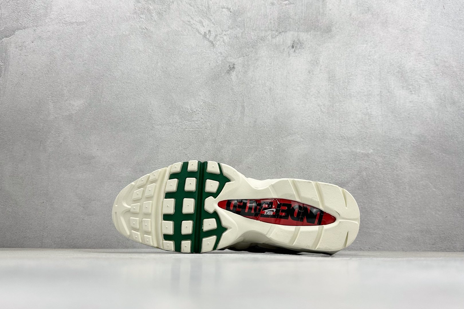 350 纯原Undefeated x Nike Air Max 95 SP 联名款 复古减震气垫跑鞋 IB4453-100-Chinese UA Cheap High Quatity Brand Clothes Bags handbags Sneakers wholesale wholesaler seller from China Factory suppliers Fashion Clothing Shoes best Quality Beautiful Price 350 纯原Undefeated x Nike Air Max 95 SP 联名款 复古减震气垫跑鞋 IB4453-100