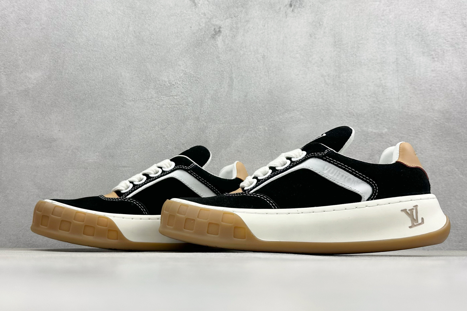 450 YS纯原LOUISVUITTONTilted系列｜2026早春全新上架 LV路易威登TiltedLowSneakers 倾斜系列低帮复古休闲运动板鞋