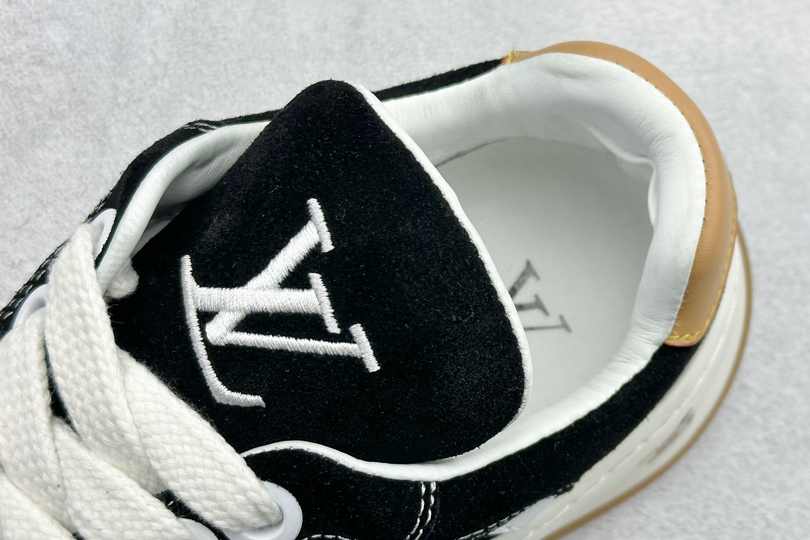 450 YS纯原LOUISVUITTONTilted系列｜2026早春全新上架 LV路易威登TiltedLowSneakers 倾斜系列低帮复古休闲运动板鞋
