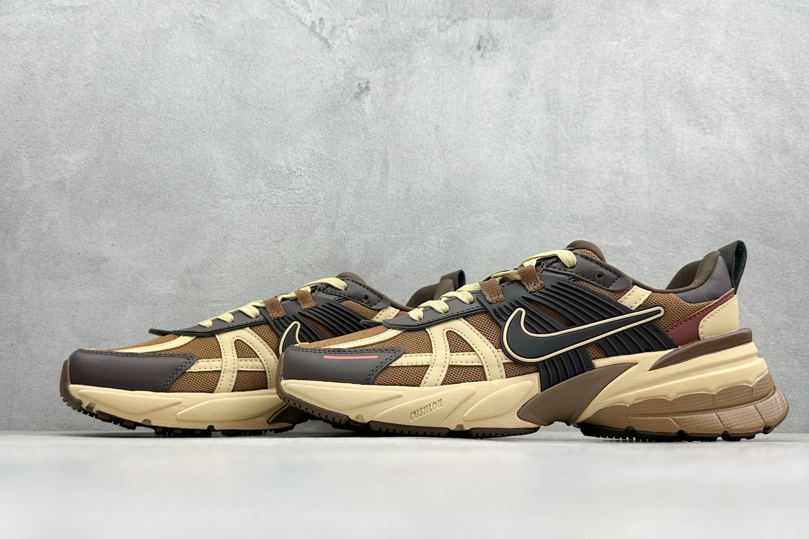 190 NIKE V2K RUN 减震防滑复古低帮跑步鞋 HQ3445-222-Chinese UA Cheap High Quatity Brand Clothes Bags handbags Sneakers wholesale wholesaler seller from China Factory suppliers Fashion Clothing Shoes best Quality Beautiful Price 190 NIKE V2K RUN 减震防滑复古低帮跑步鞋 HQ3445-222