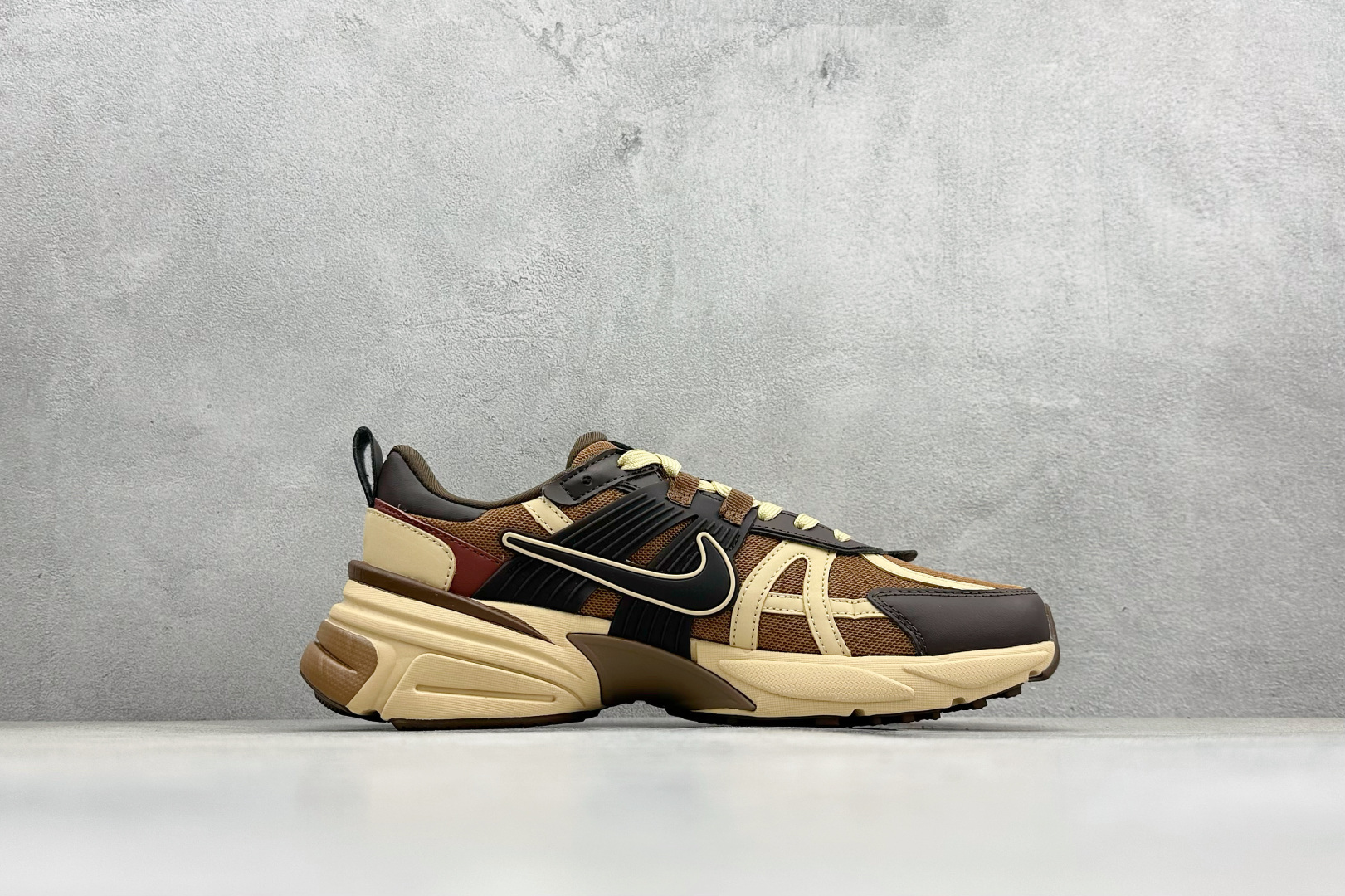 190 NIKE V2K RUN 减震防滑复古低帮跑步鞋 HQ3445-222-Chinese UA Cheap High Quatity Brand Clothes Bags handbags Sneakers wholesale wholesaler seller from China Factory suppliers Fashion Clothing Shoes best Quality Beautiful Price 190 NIKE V2K RUN 减震防滑复古低帮跑步鞋 HQ3445-222