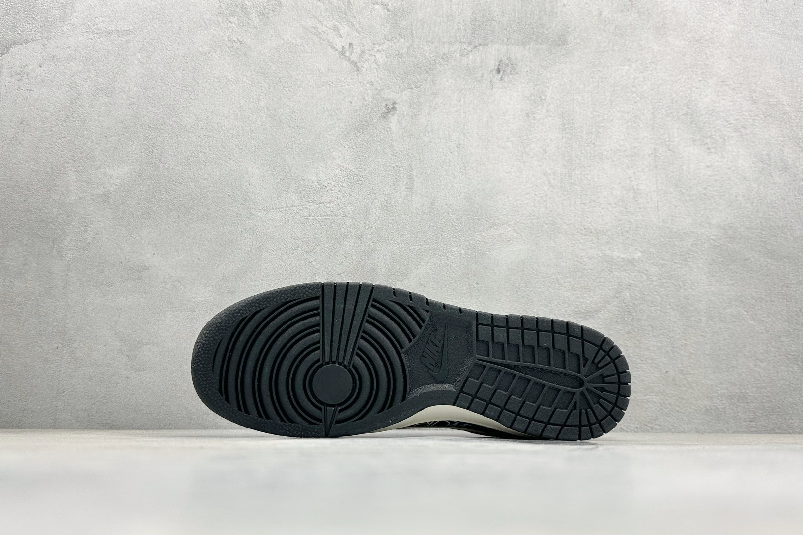 280 Nike SB Dunk Low“ 迪奥联名—米灰黑猪八革” 周年高端定制 低帮休闲板鞋 DN3168-021-Chinese UA Cheap High Quatity Brand Clothes Bags handbags Sneakers wholesale wholesaler seller from China Factory suppliers Fashion Clothing Shoes best Quality Beautiful Price 280 Nike SB Dunk Low“ 迪奥联名—米灰黑猪八革” 周年高端定制 低帮休闲板鞋 DN3168-021