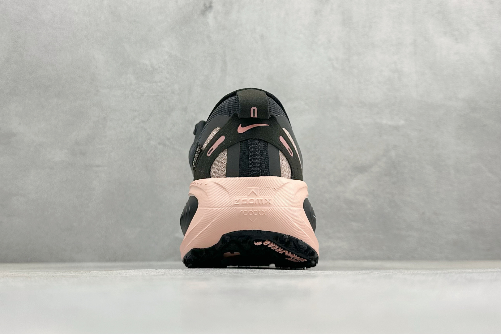 RS版Nike Air Zoom Vomero 18 GTX 缓震休闲跑鞋 货号：HQ7002-003