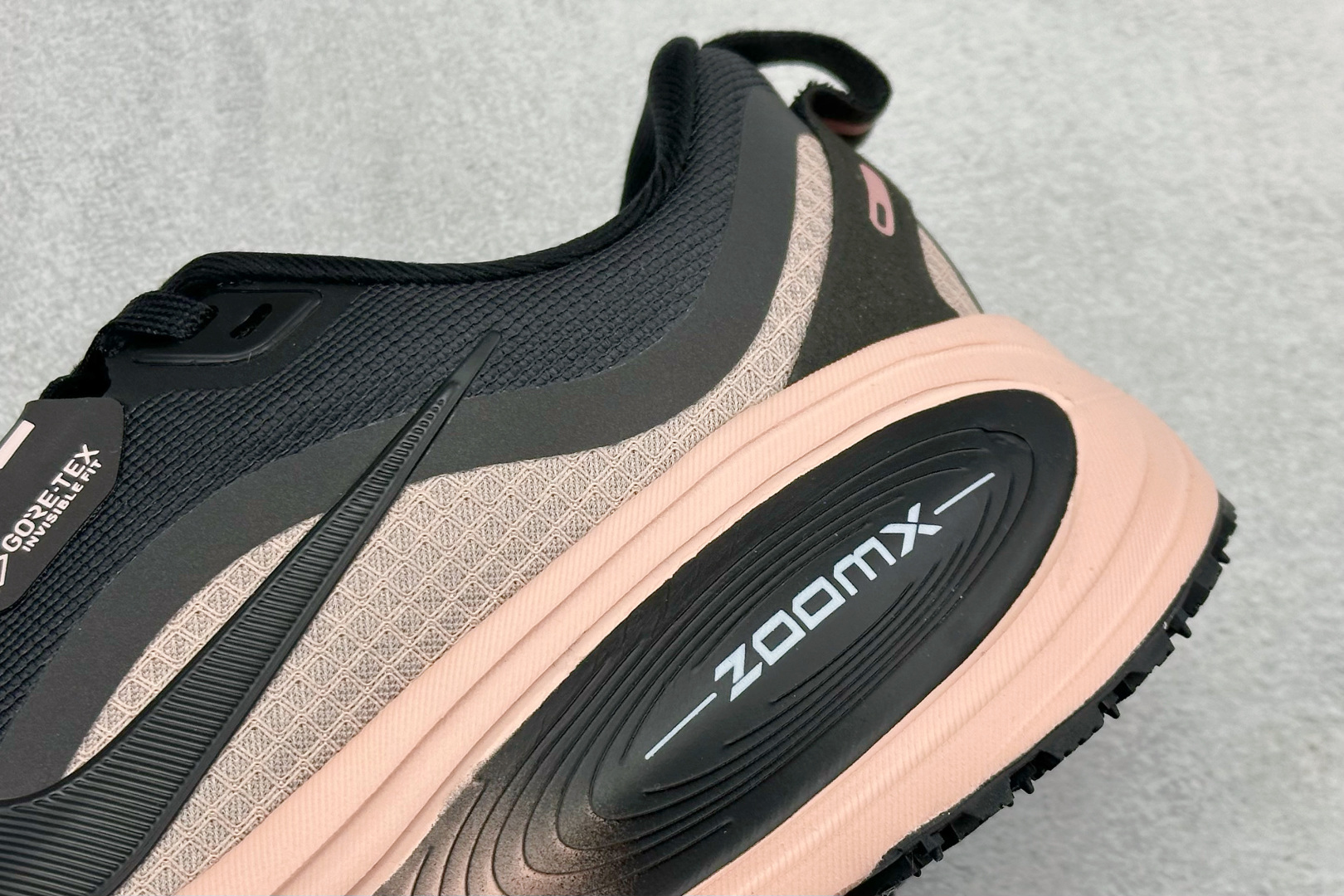 RS版Nike Air Zoom Vomero 18 GTX 缓震休闲跑鞋 货号：HQ7002-003
