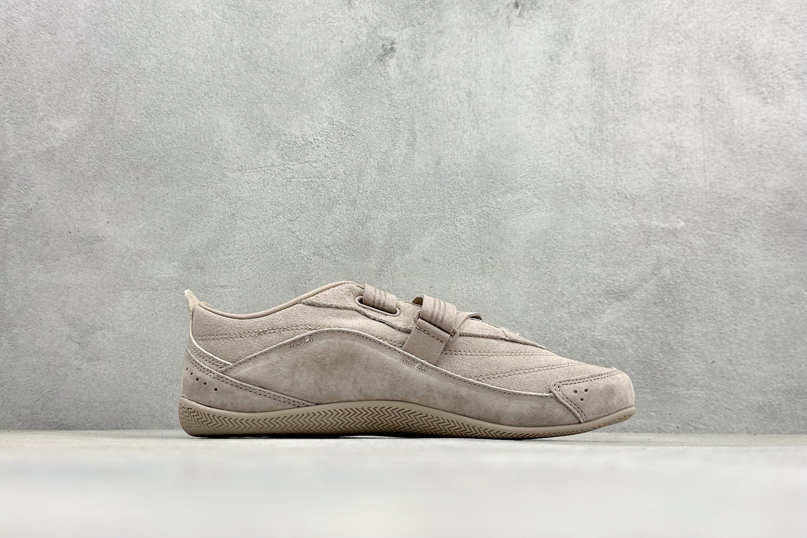 180 XL版AD Urban Reverie 魔术贴城市芭蕾风薄底休闲鞋 JS2445
