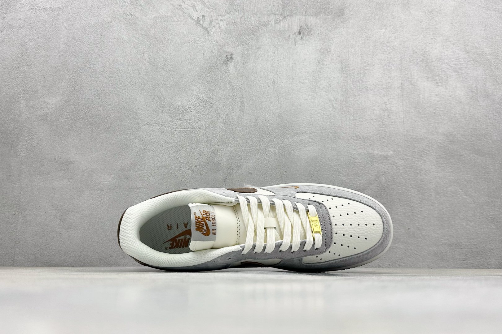 260 SC版Nike Air Force 1'07 Low 奶白灰金 空军一号低帮休闲板鞋 DV5477-007-Chinese UA Cheap High Quatity Brand Clothes Bags handbags Sneakers wholesale wholesaler seller from China Factory suppliers Fashion Clothing Shoes best Quality Beautiful Price 260 SC版Nike Air Force 1'07 Low 奶白灰金 空军一号低帮休闲板鞋 DV5477-007