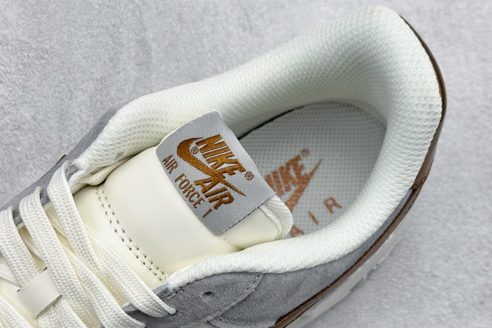 260 SC版Nike Air Force 1'07 Low 奶白灰金 空军一号低帮休闲板鞋 DV5477-007-Chinese UA Cheap High Quatity Brand Clothes Bags handbags Sneakers wholesale wholesaler seller from China Factory suppliers Fashion Clothing Shoes best Quality Beautiful Price 260 SC版Nike Air Force 1'07 Low 奶白灰金 空军一号低帮休闲板鞋 DV5477-007