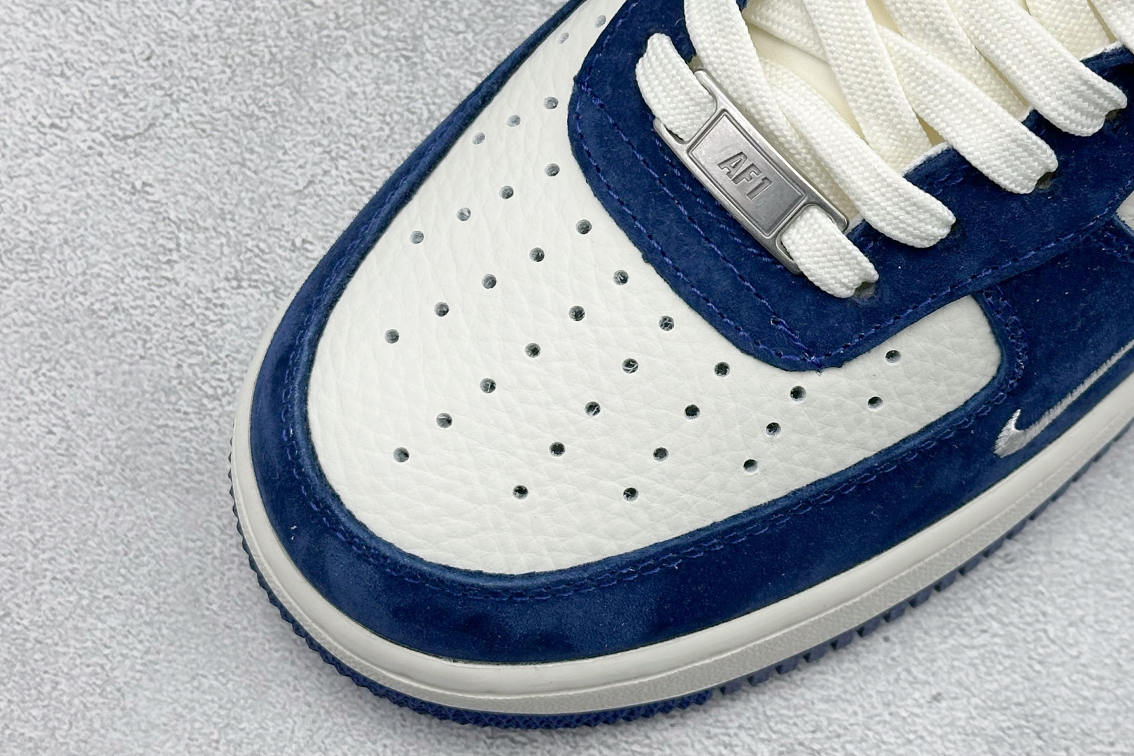 260 SC版NIke Air Force 1 '07 Low 白灰蓝拼接 空军一号低帮 运动鞋 HM3703-161-Chinese UA Cheap High Quatity Brand Clothes Bags handbags Sneakers wholesale wholesaler seller from China Factory suppliers Fashion Clothing Shoes best Quality Beautiful Price 260 SC版NIke Air Force 1 '07 Low 白灰蓝拼接 空军一号低帮 运动鞋 HM3703-161