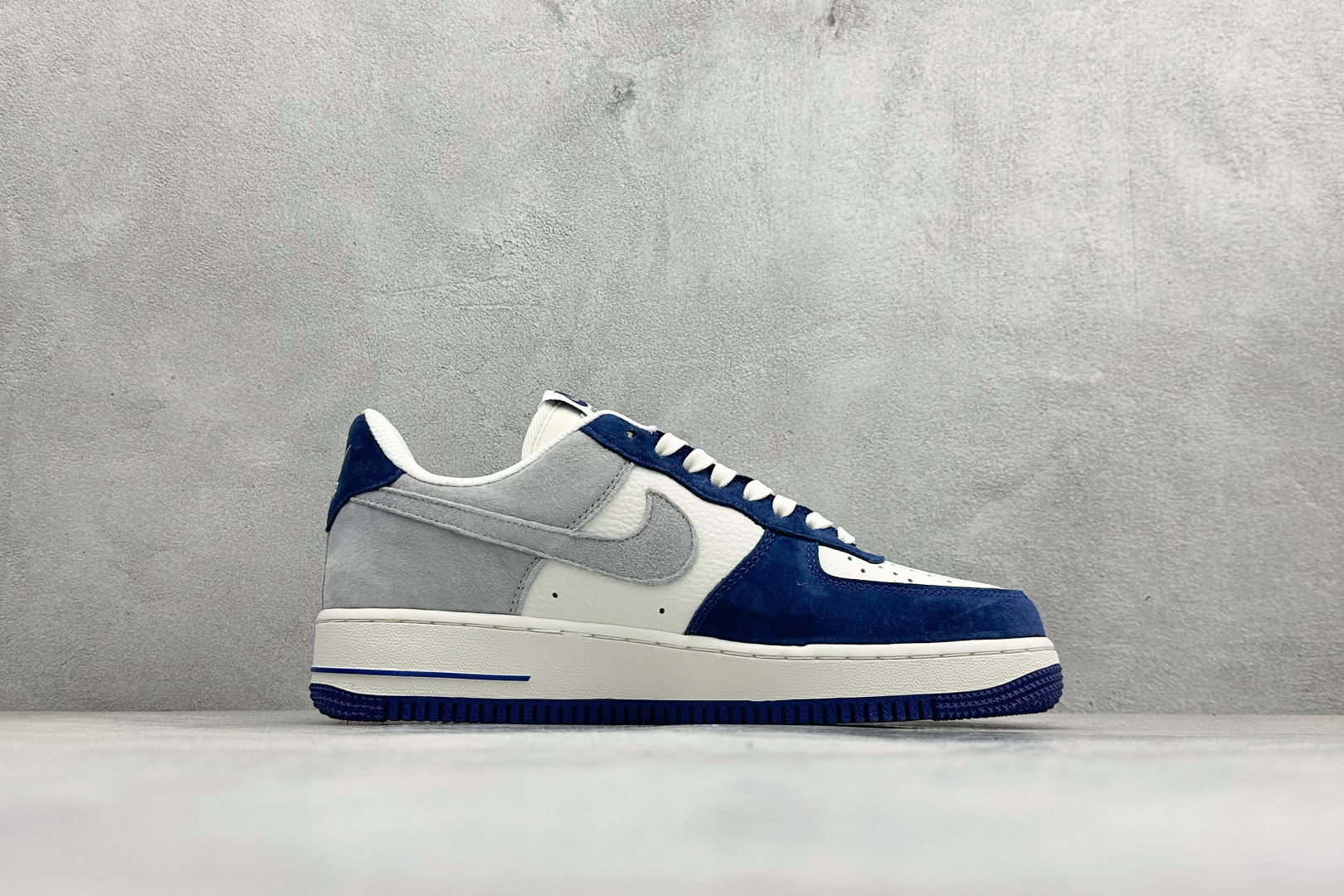 260 SC版NIke Air Force 1 '07 Low 白灰蓝拼接 空军一号低帮 运动鞋 HM3703-161-Chinese UA Cheap High Quatity Brand Clothes Bags handbags Sneakers wholesale wholesaler seller from China Factory suppliers Fashion Clothing Shoes best Quality Beautiful Price 260 SC版NIke Air Force 1 '07 Low 白灰蓝拼接 空军一号低帮 运动鞋 HM3703-161
