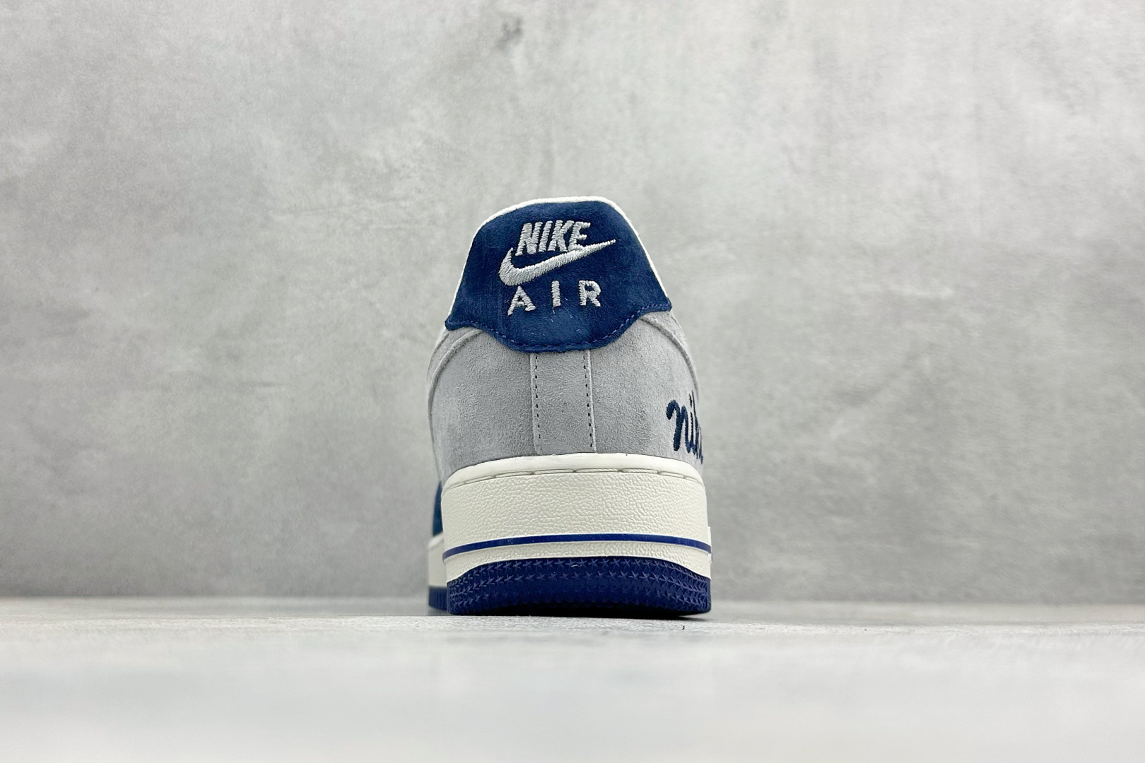 260 SC版NIke Air Force 1 '07 Low 白灰蓝拼接 空军一号低帮 运动鞋 HM3703-161-Chinese UA Cheap High Quatity Brand Clothes Bags handbags Sneakers wholesale wholesaler seller from China Factory suppliers Fashion Clothing Shoes best Quality Beautiful Price 260 SC版NIke Air Force 1 '07 Low 白灰蓝拼接 空军一号低帮 运动鞋 HM3703-161