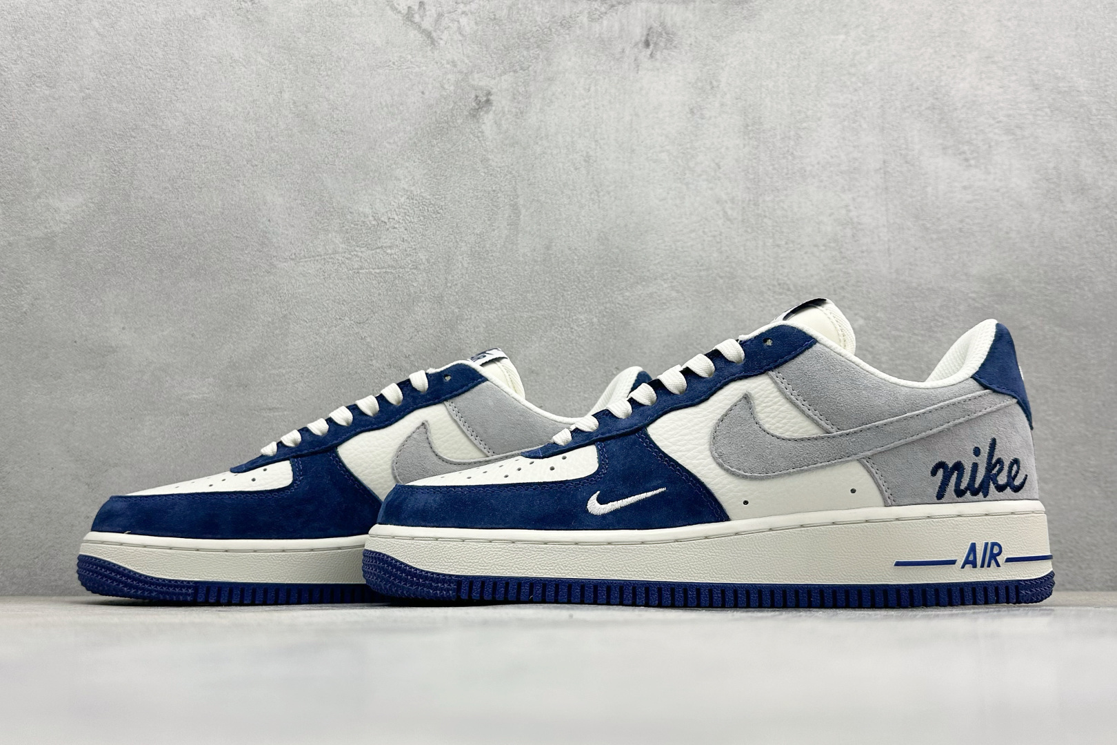 260 SC版NIke Air Force 1 '07 Low 白灰蓝拼接 空军一号低帮 运动鞋 HM3703-161-Chinese UA Cheap High Quatity Brand Clothes Bags handbags Sneakers wholesale wholesaler seller from China Factory suppliers Fashion Clothing Shoes best Quality Beautiful Price 260 SC版NIke Air Force 1 '07 Low 白灰蓝拼接 空军一号低帮 运动鞋 HM3703-161