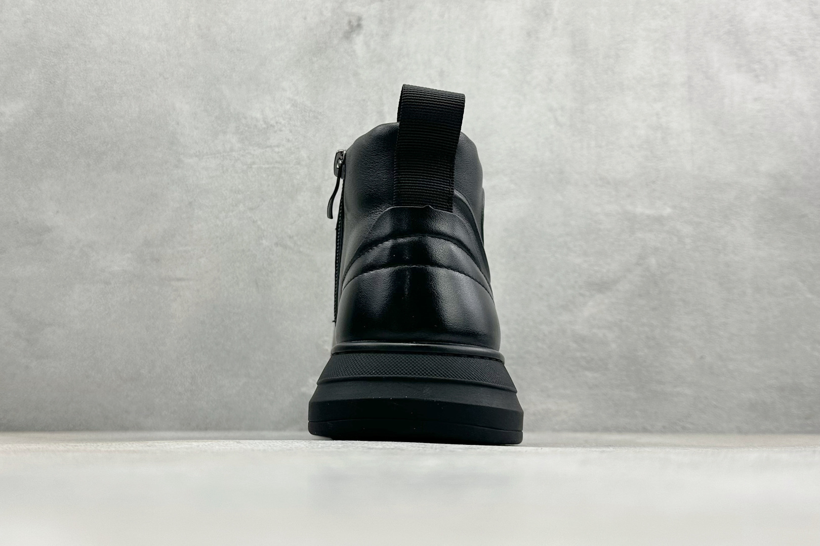 320 Ecco/爱步 休闲系列百搭潮酷中高帮休闲舒适板鞋 956375-010-Chinese UA Cheap High Quatity Brand Clothes Bags handbags Sneakers wholesale wholesaler seller from China Factory suppliers Fashion Clothing Shoes best Quality Beautiful Price 320 Ecco/爱步 休闲系列百搭潮酷中高帮休闲舒适板鞋 956375-010