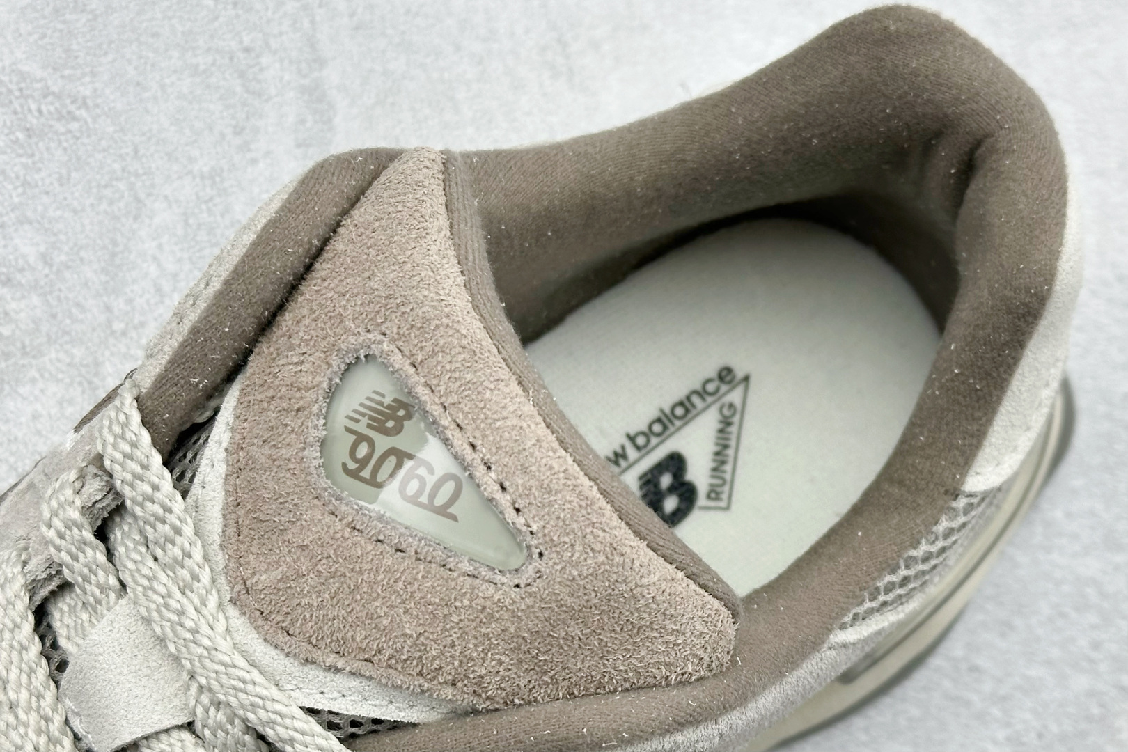 200 New Balance NB9060 复古休闲运动慢跑鞋 U9060ERC