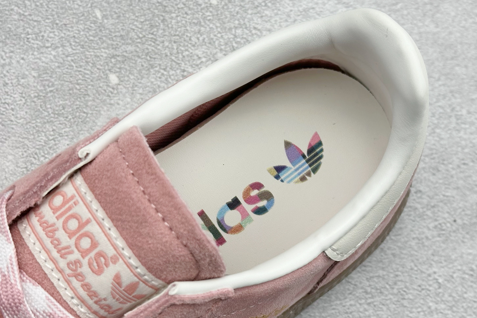 150 Adidas Handball Spezial 阿迪达斯经典复古休闲板鞋 KJ6305
