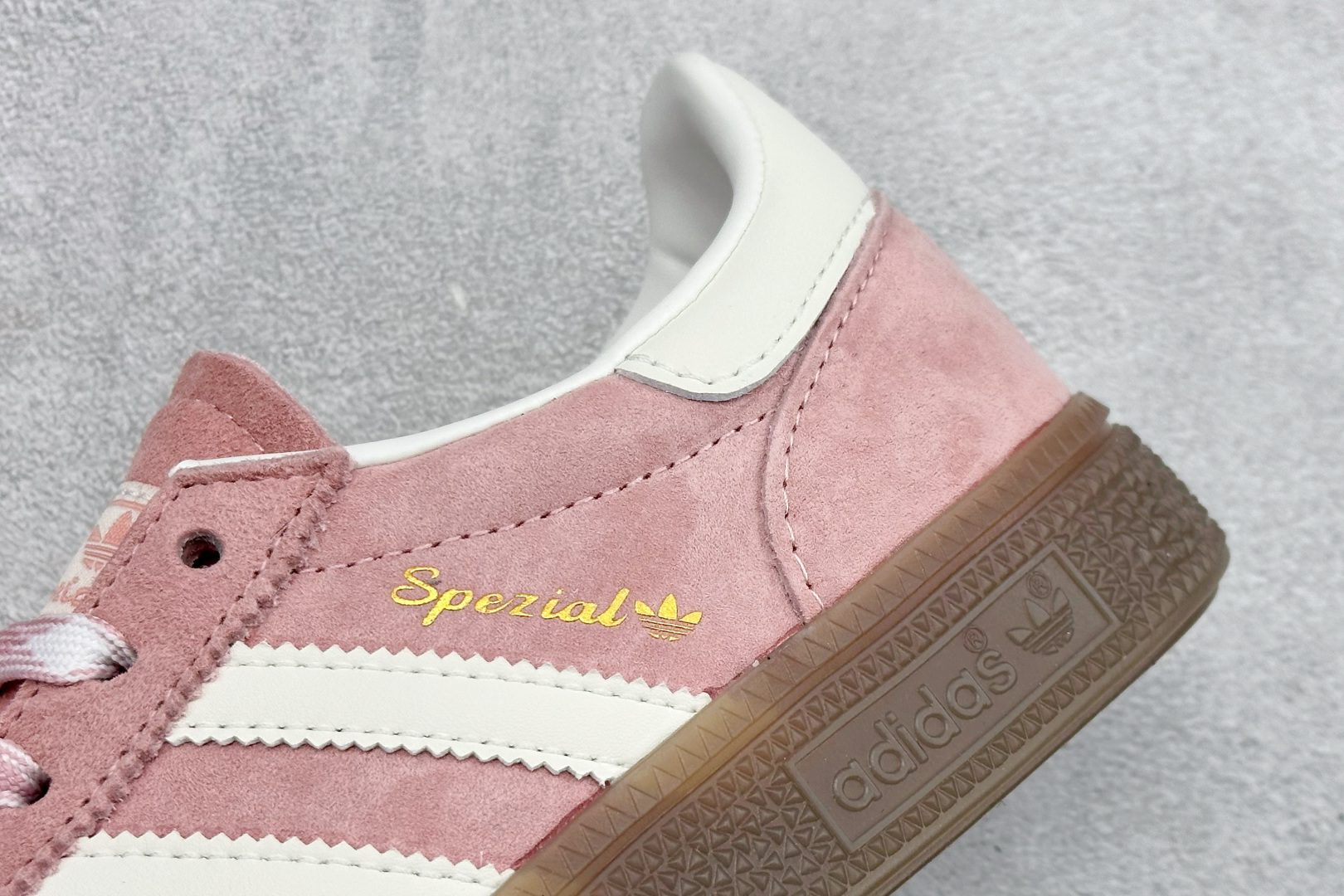 150 Adidas Handball Spezial 阿迪达斯经典复古休闲板鞋 KJ6305