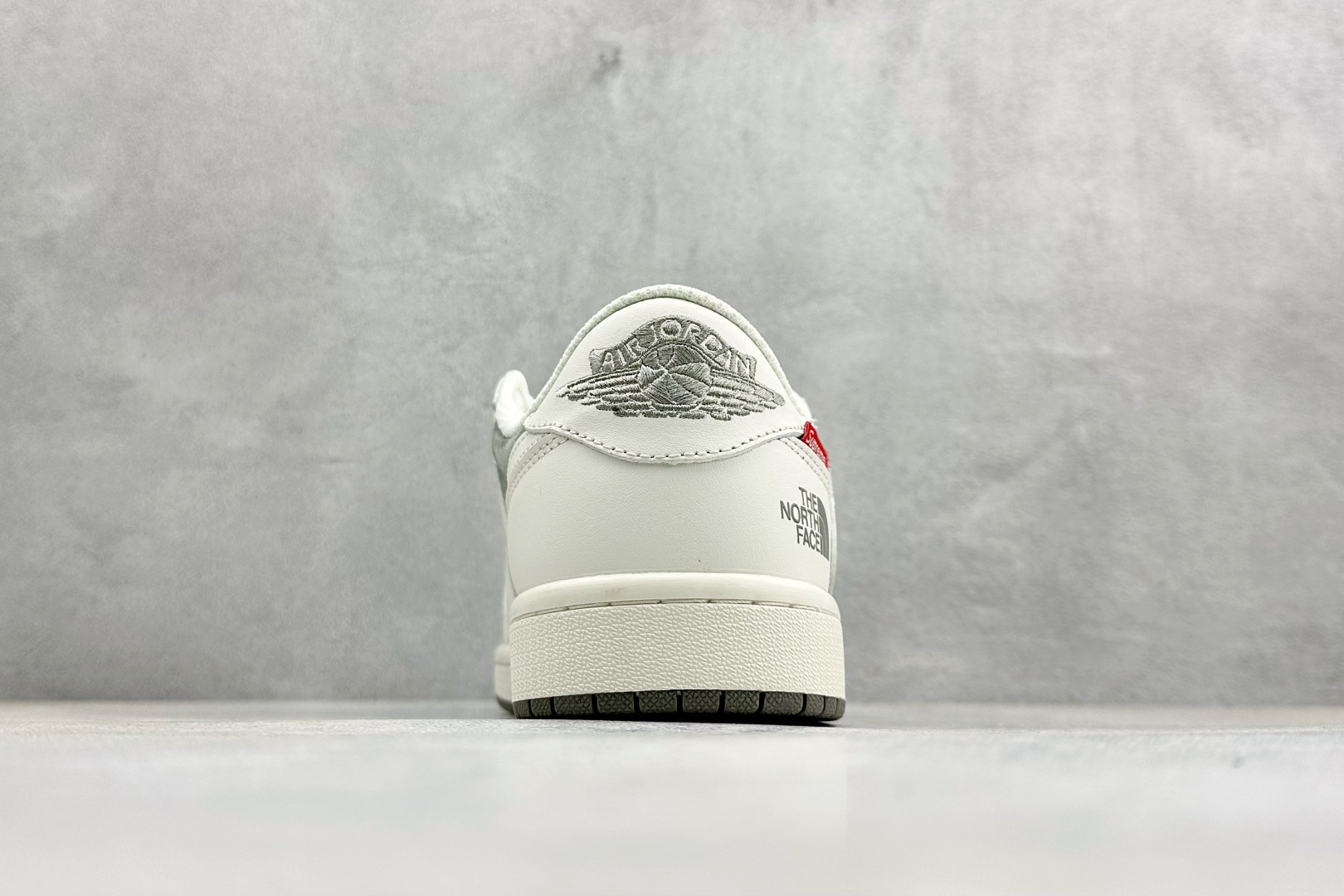 260 Air Jordan 1 Low AJ1 乔1 北面联名 高端定制 倒钩低帮复古篮球鞋 DM7866-128-Chinese UA Cheap High Quatity Brand Clothes Bags handbags Sneakers wholesale wholesaler seller from China Factory suppliers Fashion Clothing Shoes best Quality Beautiful Price 260 Air Jordan 1 Low AJ1 乔1 北面联名 高端定制 倒钩低帮复古篮球鞋 DM7866-128