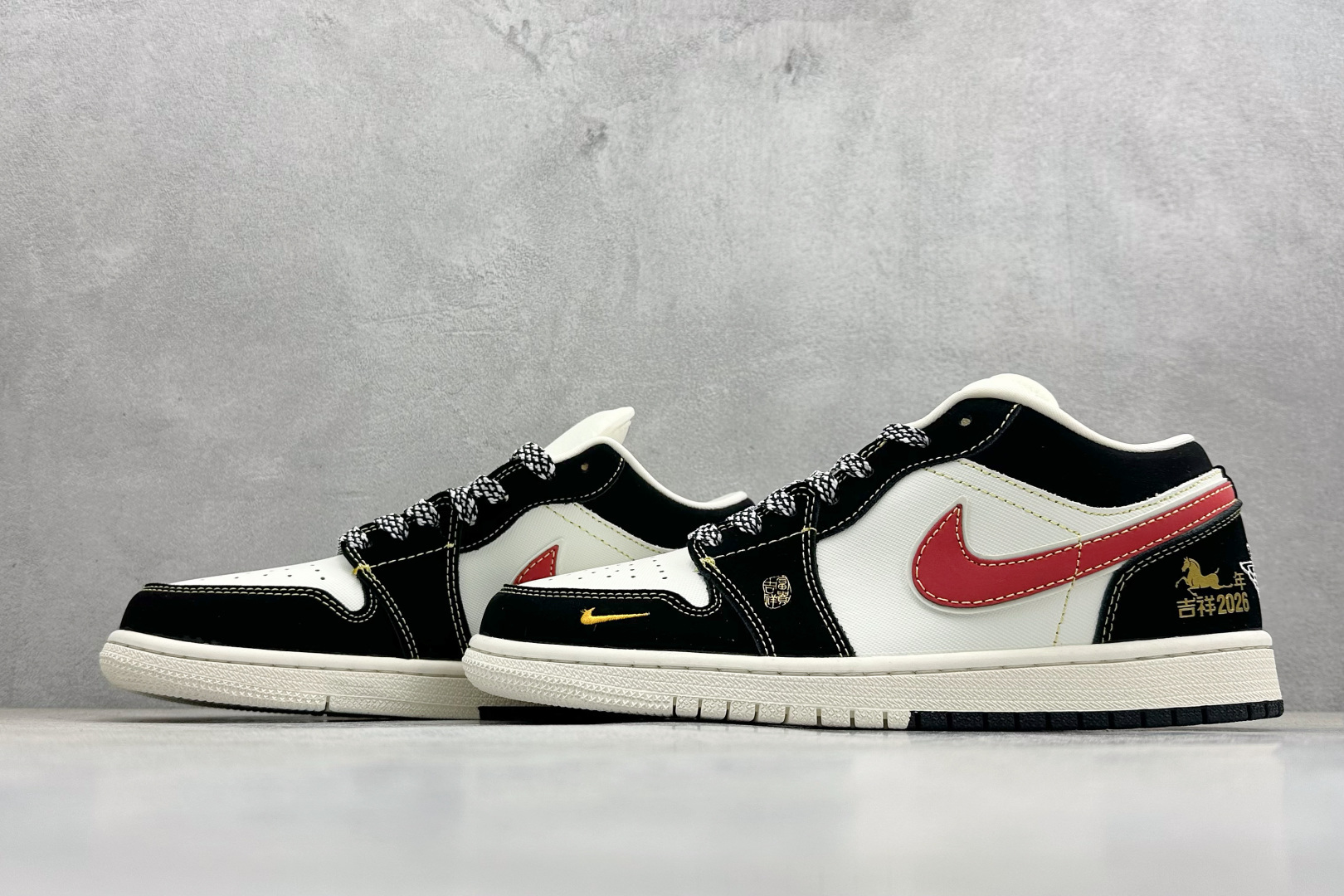 260 Nike Jordan Air Jordan 1“ 马年限定——黑红金标” 高端定制 低帮 复古 减震 防滑 耐磨 篮球鞋 LL8888-002