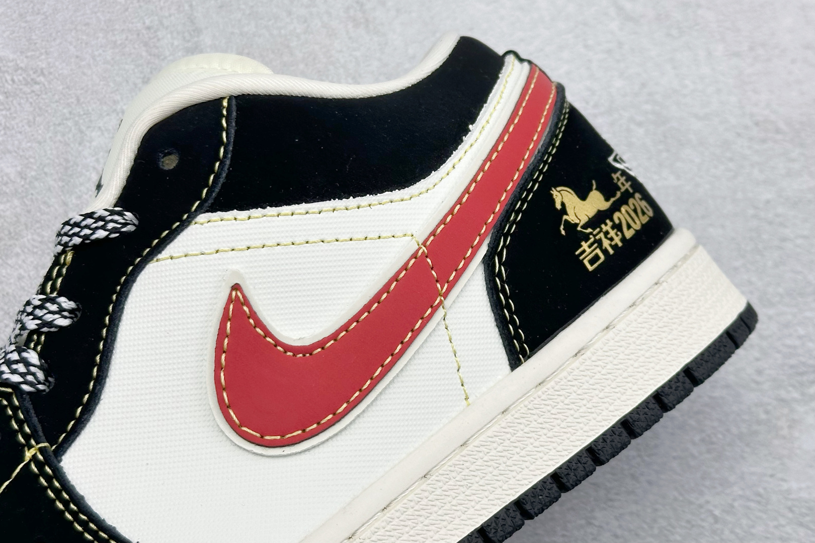 260 Nike Jordan Air Jordan 1“ 马年限定——黑红金标” 高端定制 低帮 复古 减震 防滑 耐磨 篮球鞋 LL8888-002