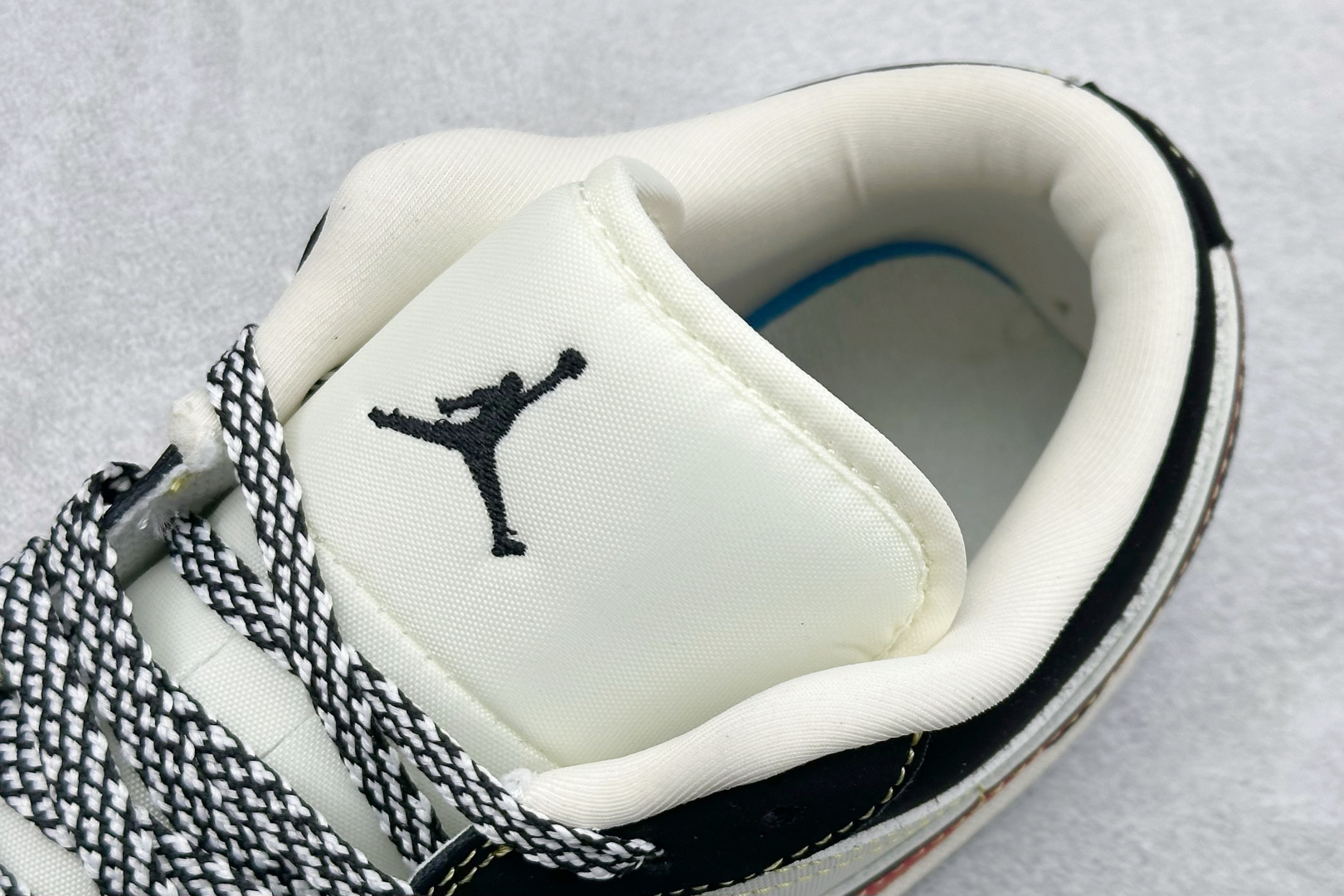 260 Nike Jordan Air Jordan 1“ 马年限定——黑红金标” 高端定制 低帮 复古 减震 防滑 耐磨 篮球鞋 LL8888-002