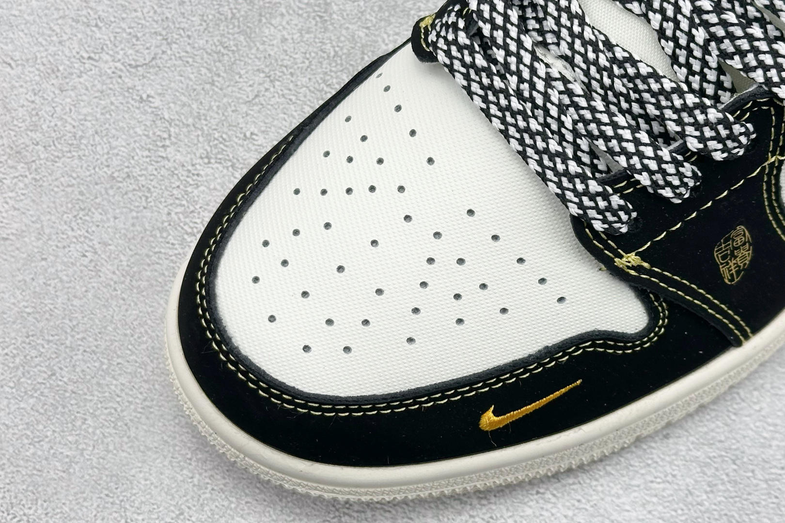 260 Nike Jordan Air Jordan 1“ 马年限定——黑红金标” 高端定制 低帮 复古 减震 防滑 耐磨 篮球鞋 LL8888-002