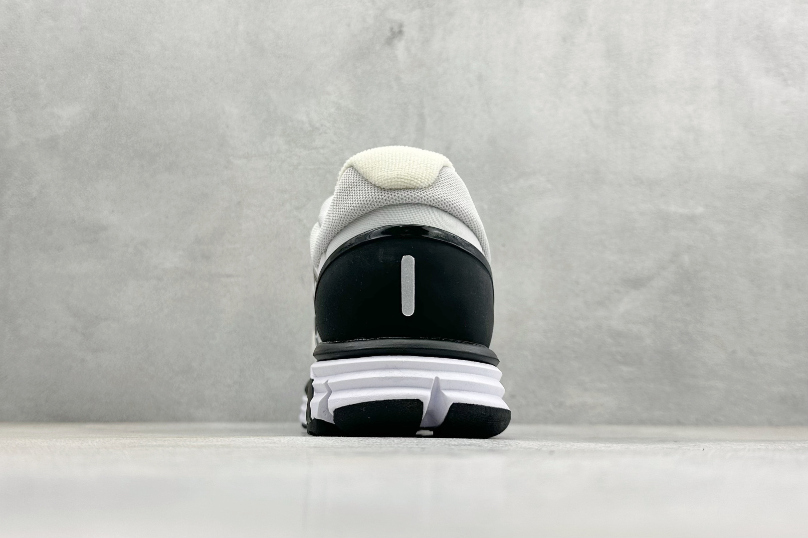 200 NIKE LUNARGLIDE+2 耐克简约舒适防滑耐磨经典低帮跑鞋 408922-078-Chinese UA Cheap High Quatity Brand Clothes Bags handbags Sneakers wholesale wholesaler seller from China Factory suppliers Fashion Clothing Shoes best Quality Beautiful Price 200 NIKE LUNARGLIDE+2 耐克简约舒适防滑耐磨经典低帮跑鞋 408922-078
