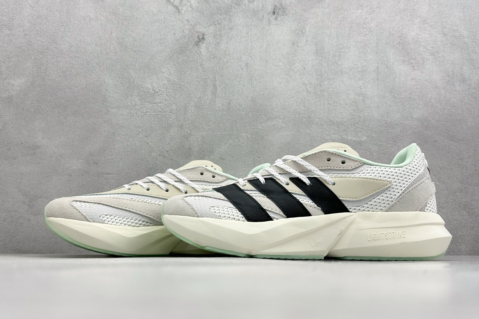 RS版AD Lightblaze 舒适耐磨减震专业跑步鞋 冲向目标，一路向前，不断挑战和突破自我无论是平