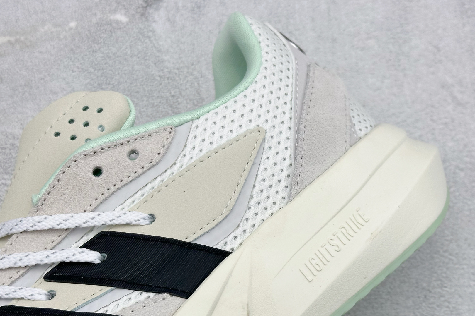 RS版AD Lightblaze 舒适耐磨减震专业跑步鞋 冲向目标，一路向前，不断挑战和突破自我无论是平