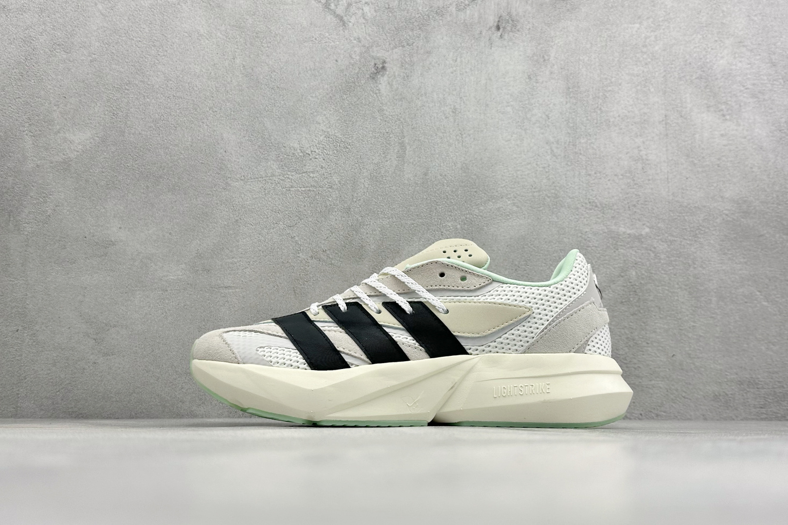 RS版AD Lightblaze 舒适耐磨减震专业跑步鞋 冲向目标，一路向前，不断挑战和突破自我无论是平