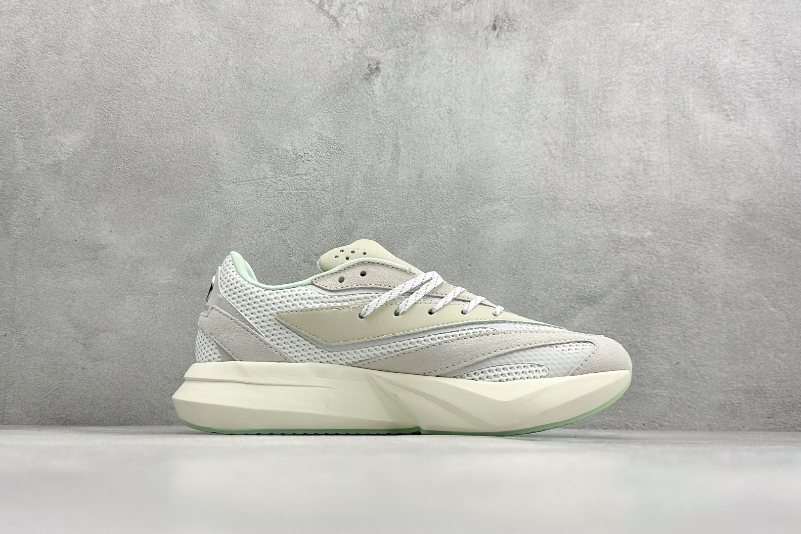 RS版AD Lightblaze 舒适耐磨减震专业跑步鞋 冲向目标，一路向前，不断挑战和突破自我无论是平