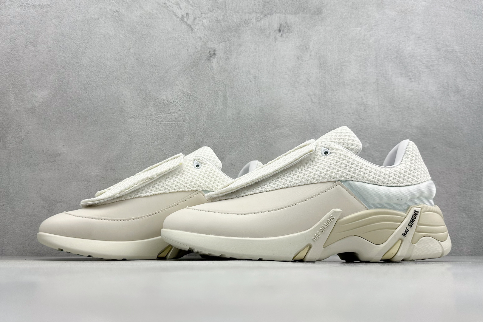 260 RAF SIMONS Antei 先锋潮流 复古低帮休闲鞋 HR74000-Chinese UA Cheap High Quatity Brand Clothes Bags handbags Sneakers wholesale wholesaler seller from China Factory suppliers Fashion Clothing Shoes best Quality Beautiful Price 260 RAF SIMONS Antei 先锋潮流 复古低帮休闲鞋 HR74000