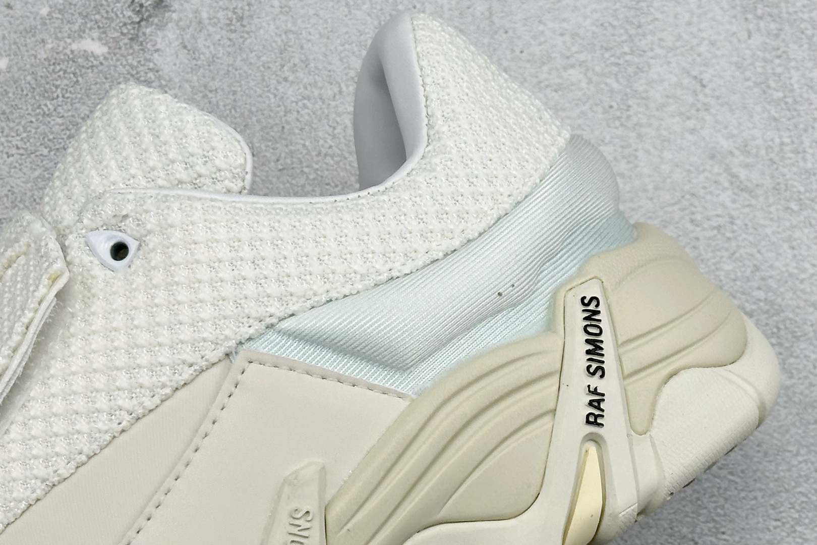 260 RAF SIMONS Antei 先锋潮流 复古低帮休闲鞋 HR74000-Chinese UA Cheap High Quatity Brand Clothes Bags handbags Sneakers wholesale wholesaler seller from China Factory suppliers Fashion Clothing Shoes best Quality Beautiful Price 260 RAF SIMONS Antei 先锋潮流 复古低帮休闲鞋 HR74000