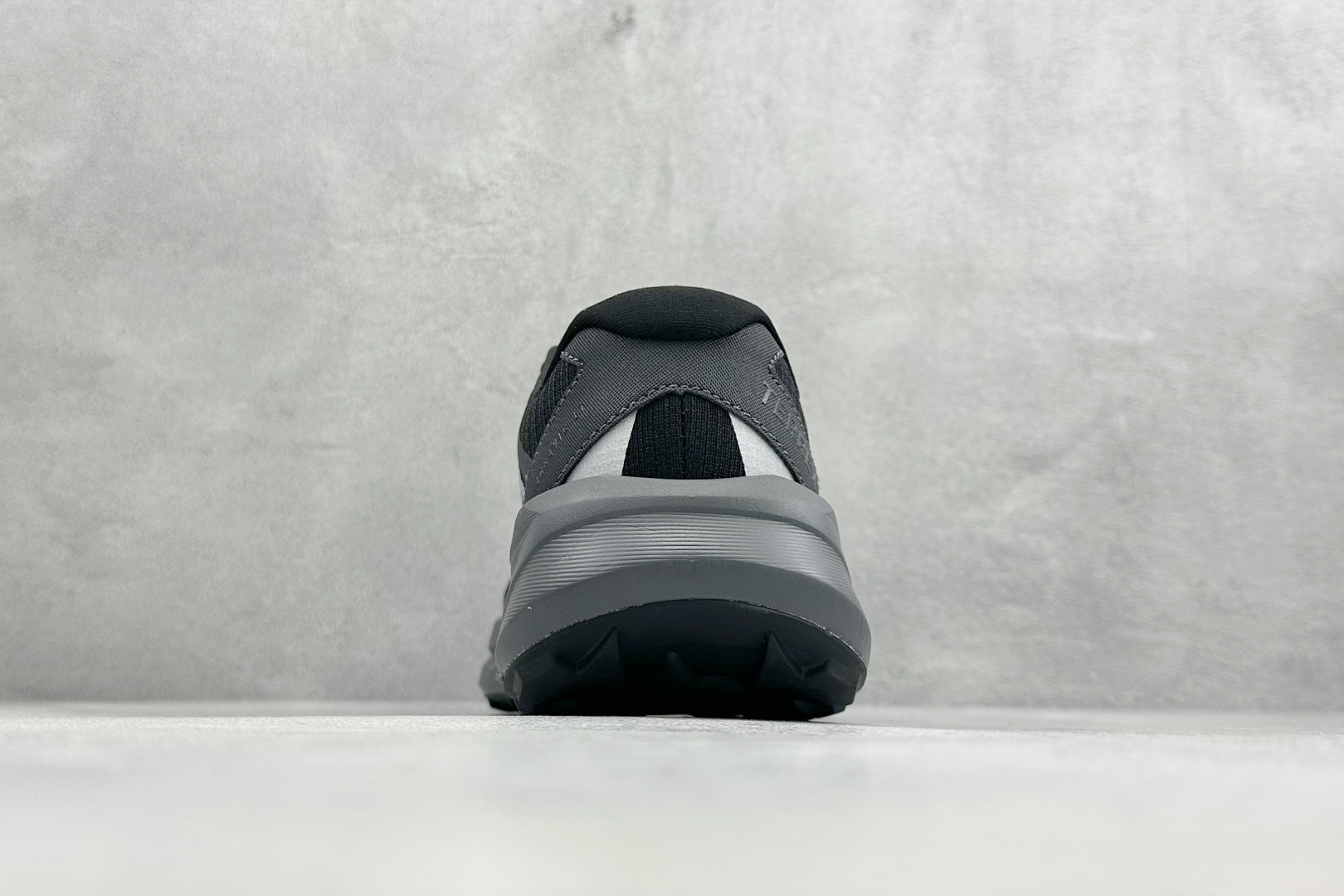 200 Adidas TERREX AGRAVIC LT 舒适时尚防滑耐磨低帮跑步鞋 KK1871