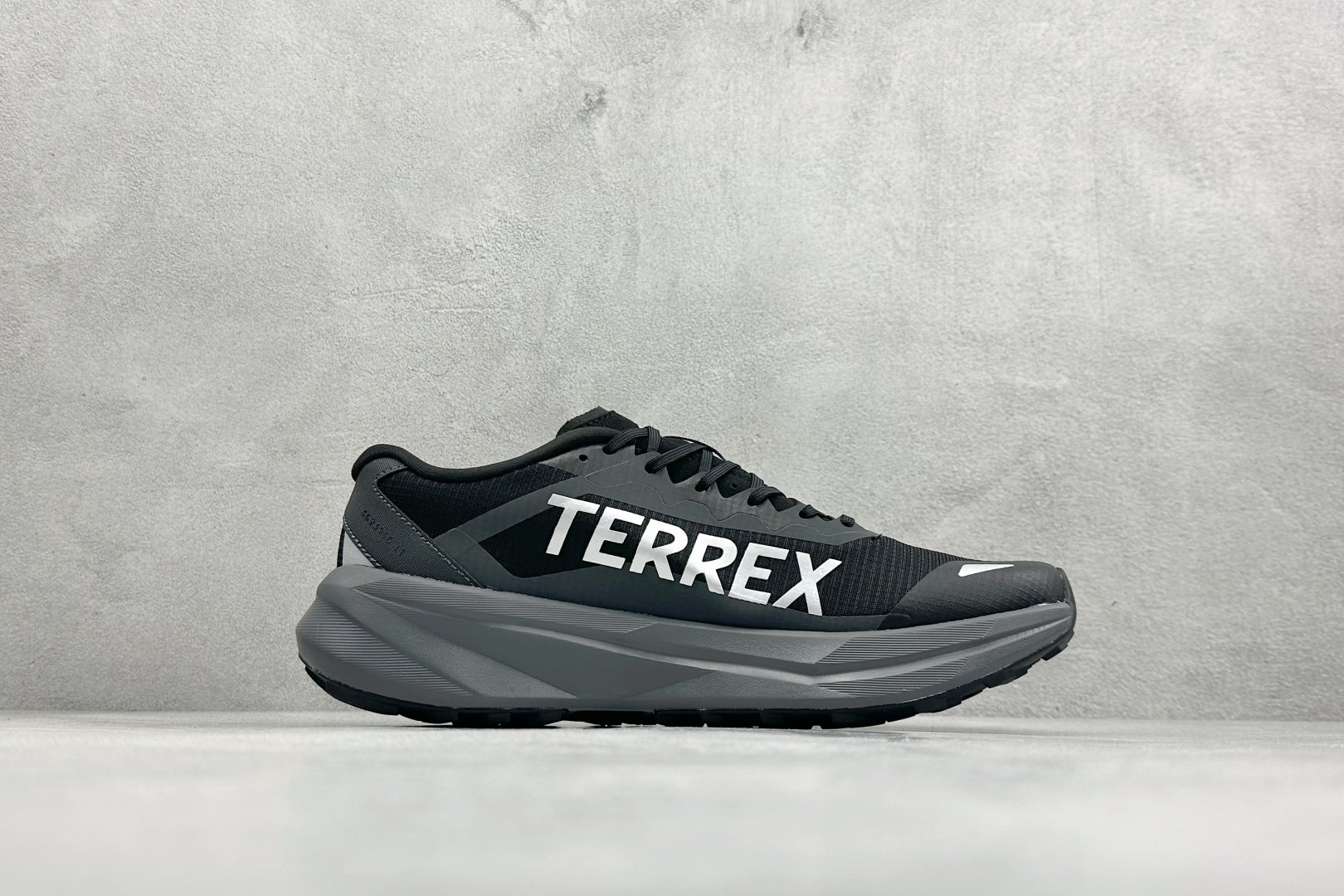 200 Adidas TERREX AGRAVIC LT 舒适时尚防滑耐磨低帮跑步鞋 KK1871