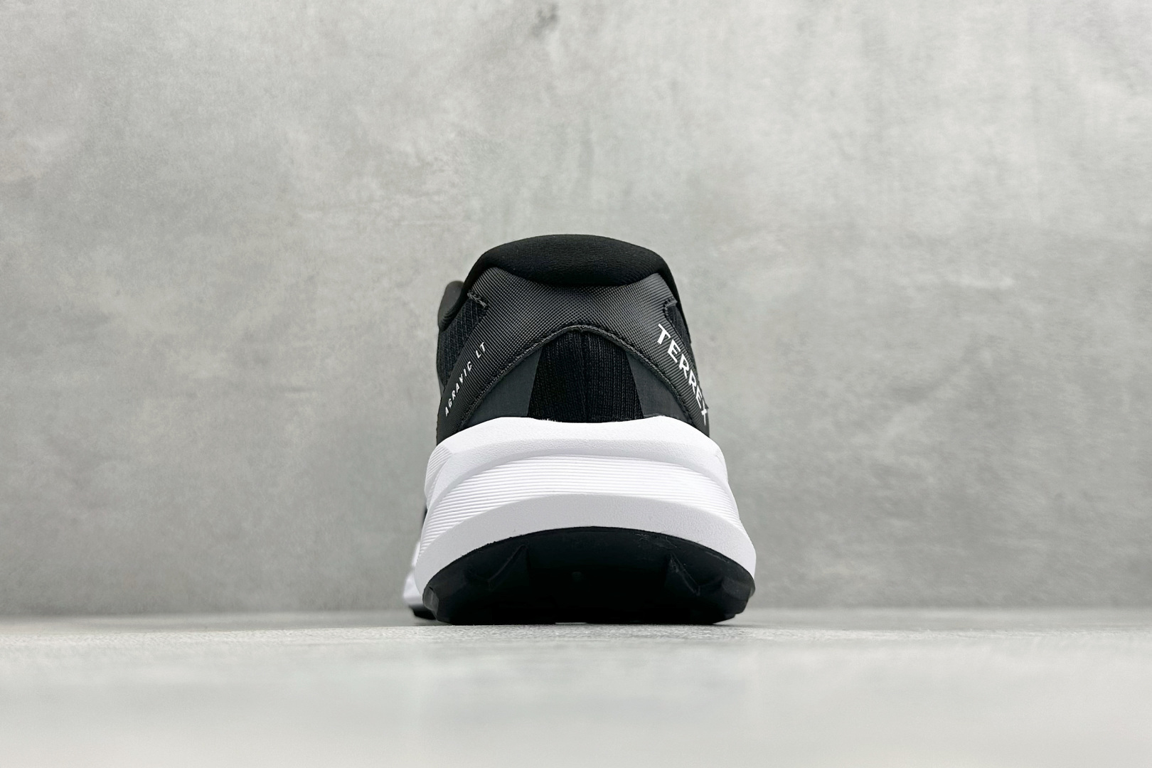 200 Adidas TERREX AGRAVIC LT 舒适时尚防滑耐磨低帮跑步鞋 KK1869
