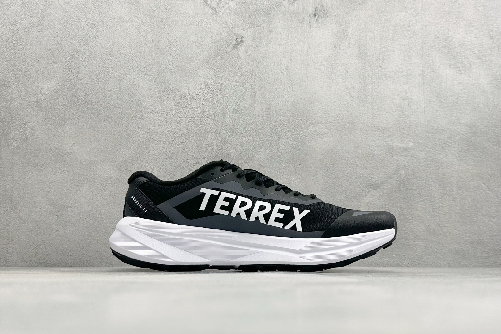 200 Adidas TERREX AGRAVIC LT 舒适时尚防滑耐磨低帮跑步鞋 KK1869