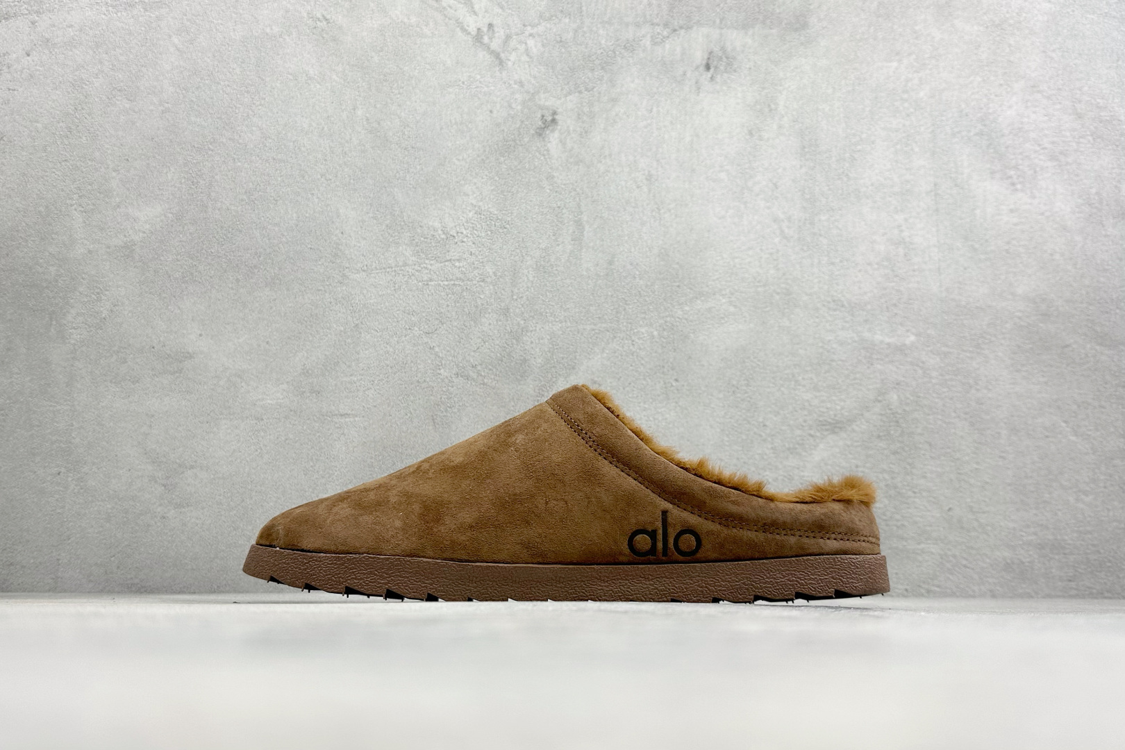 Alo Yoga Recovery Slipper 舒适简约 保暖防磨 防滑包头拖鞋货号：A0827U尺