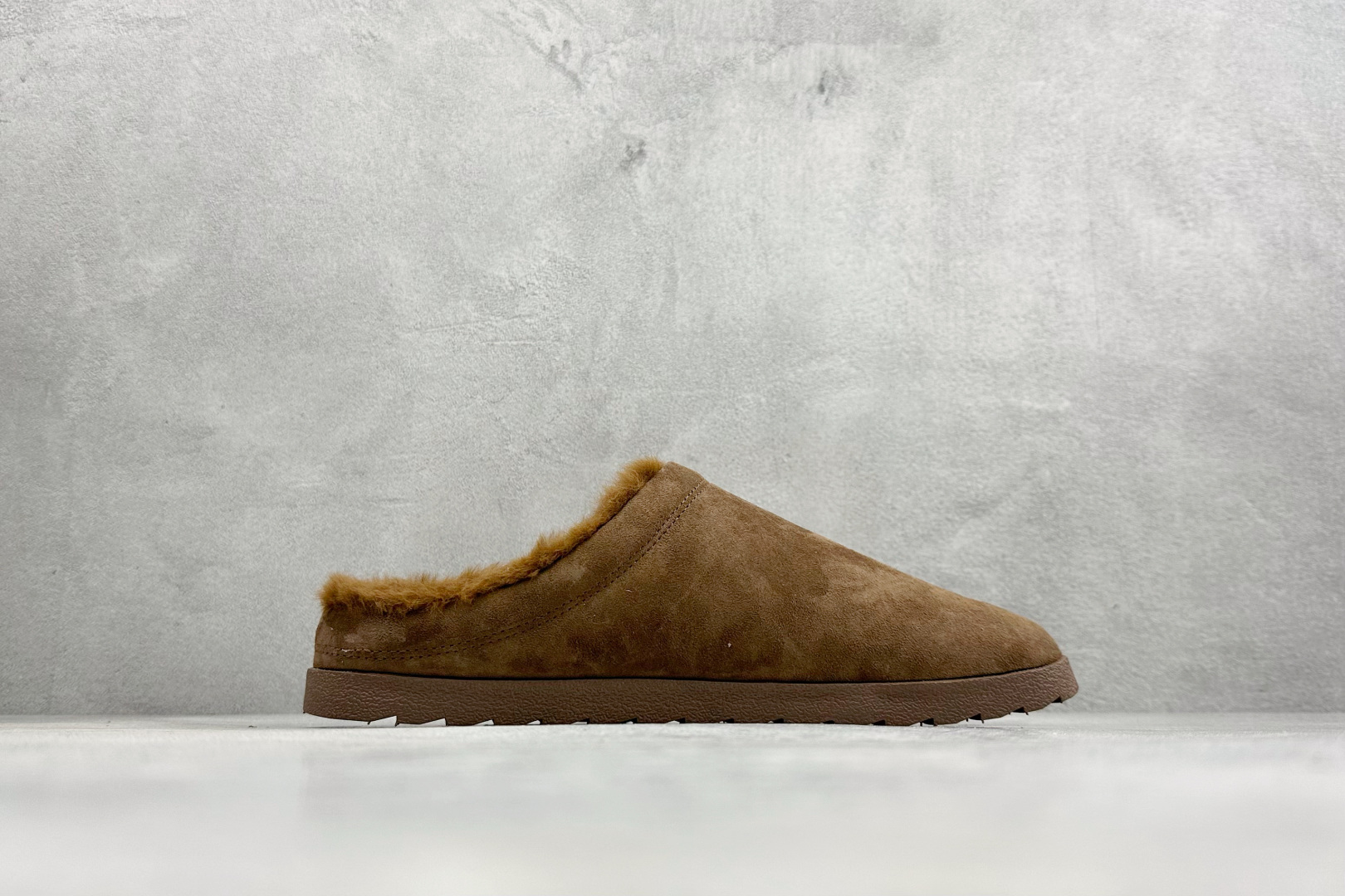 Alo Yoga Recovery Slipper 舒适简约 保暖防磨 防滑包头拖鞋货号：A0827U尺